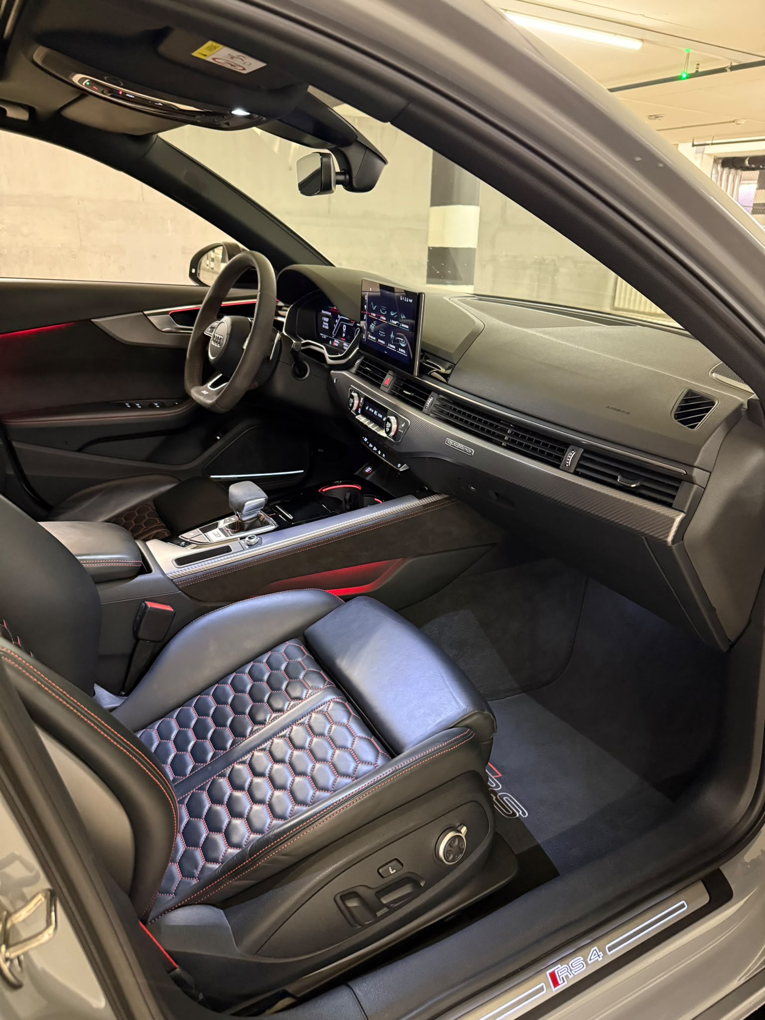 AUDI RS4 Avant quattro tiptronic-image-10