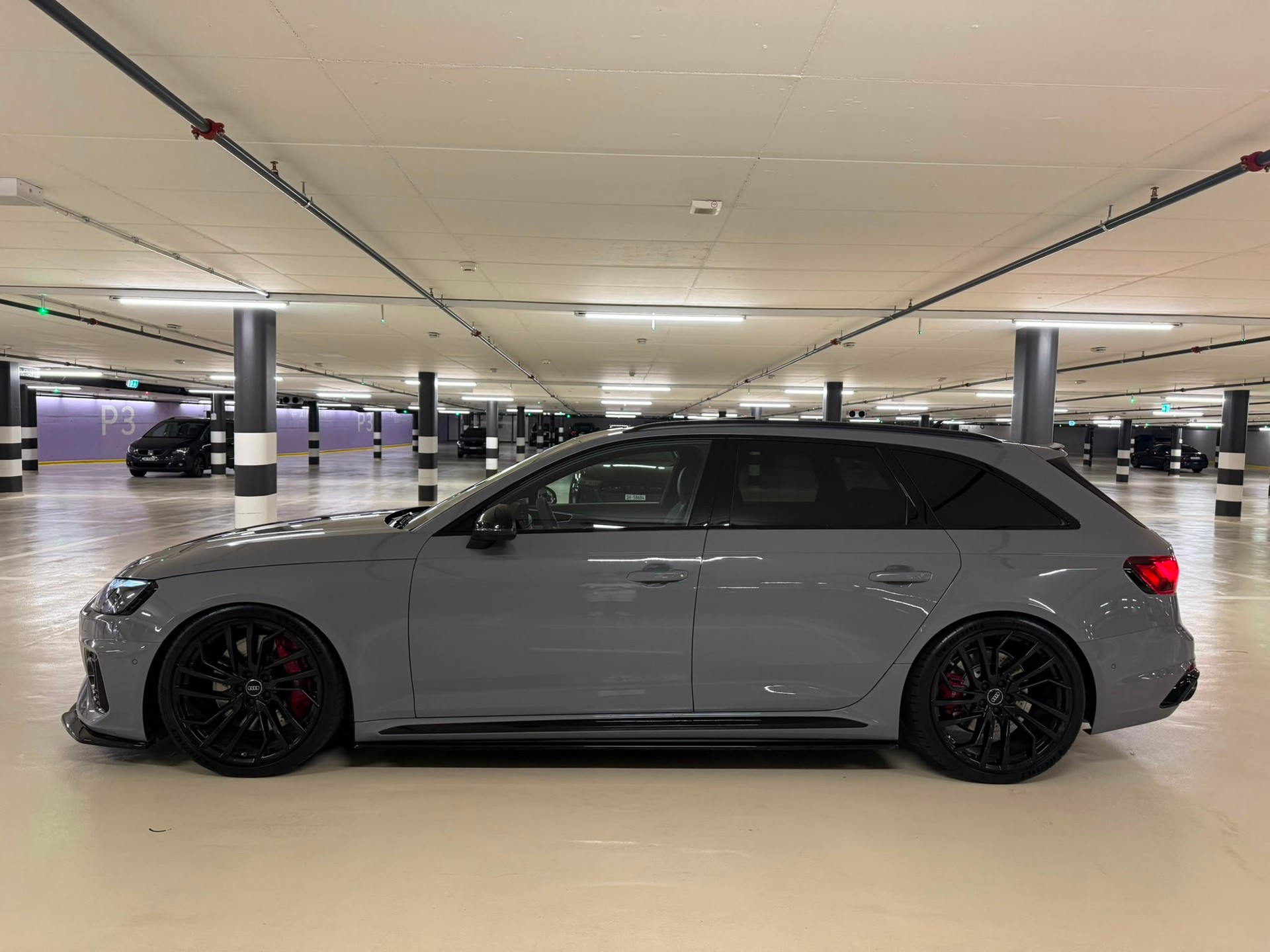 AUDI RS4 Avant quattro tiptronic-showroom-element-1