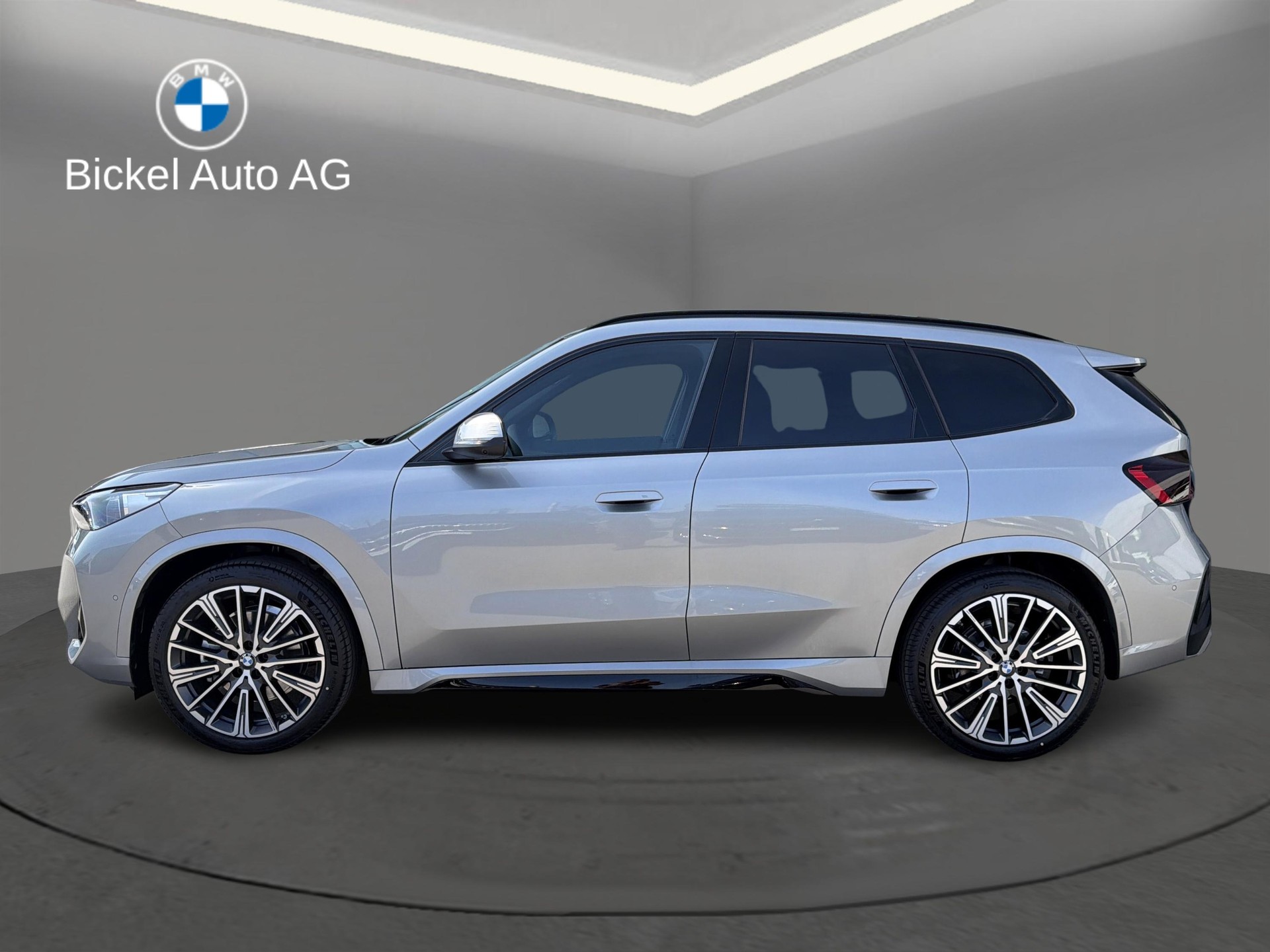 BMW X1 sDr 20i 48V M Sport-showroom-element-1