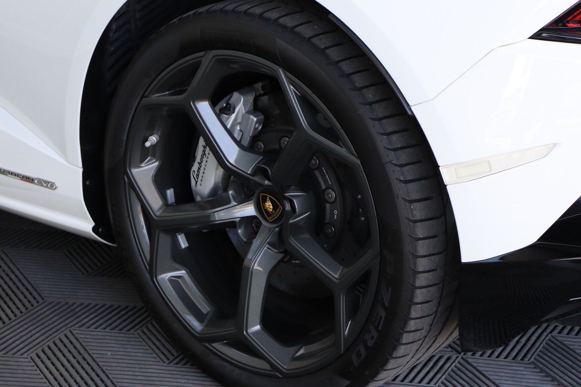 LAMBORGHINI Huracan EVO Coupé DCT-image-13