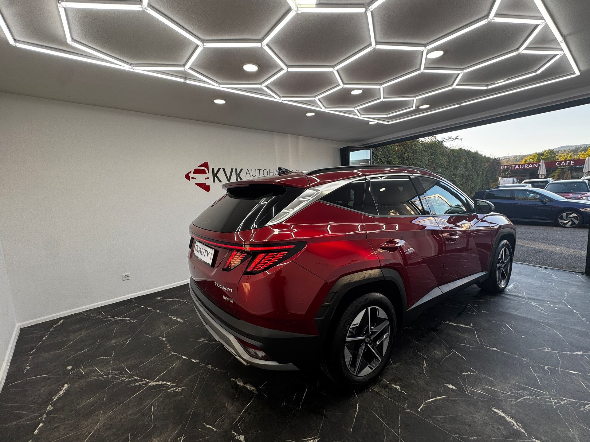 HYUNDAI Tucson 1.6 TGDI HEV Amplia 4WD | CH-Fahrzeug | 5 Jahre Werksgarantie | 8-fach Kompletträder |-image-6