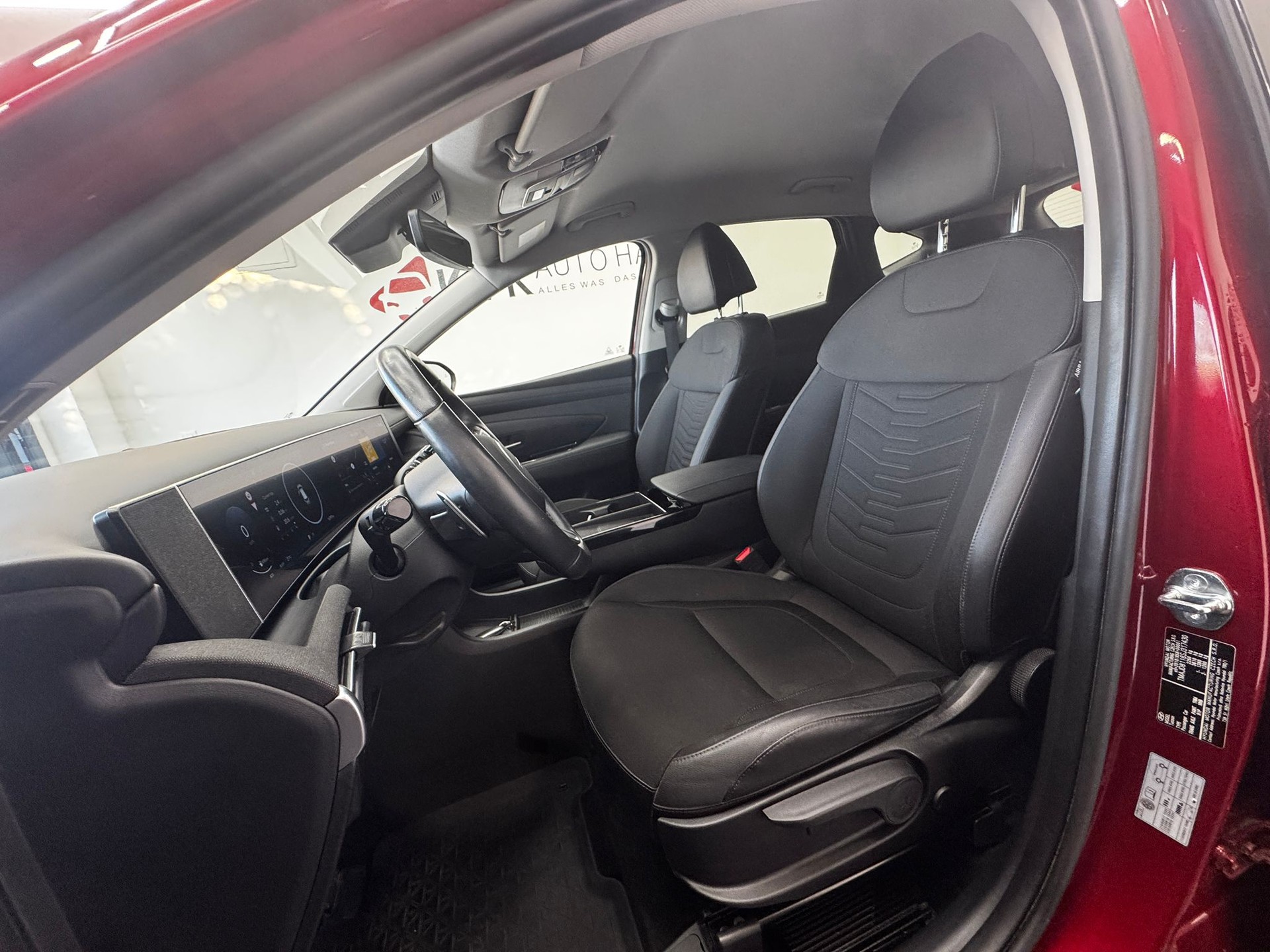 HYUNDAI Tucson 1.6 TGDI HEV Amplia 4WD | CH-Fahrzeug | 5 Jahre Werksgarantie | 8-fach Kompletträder |-image-16