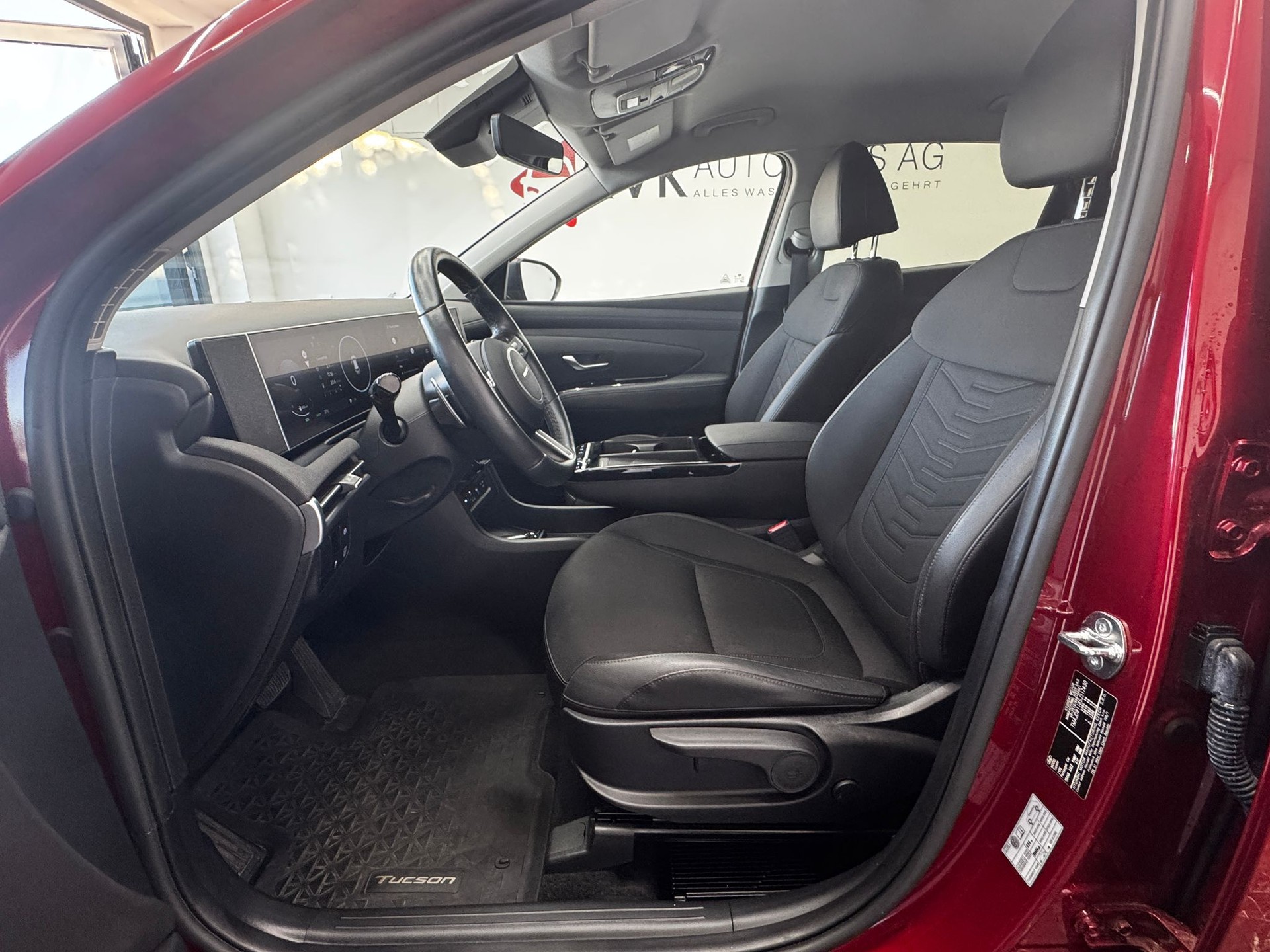 HYUNDAI Tucson 1.6 TGDI HEV Amplia 4WD | CH-Fahrzeug | 5 Jahre Werksgarantie | 8-fach Kompletträder |-image-15