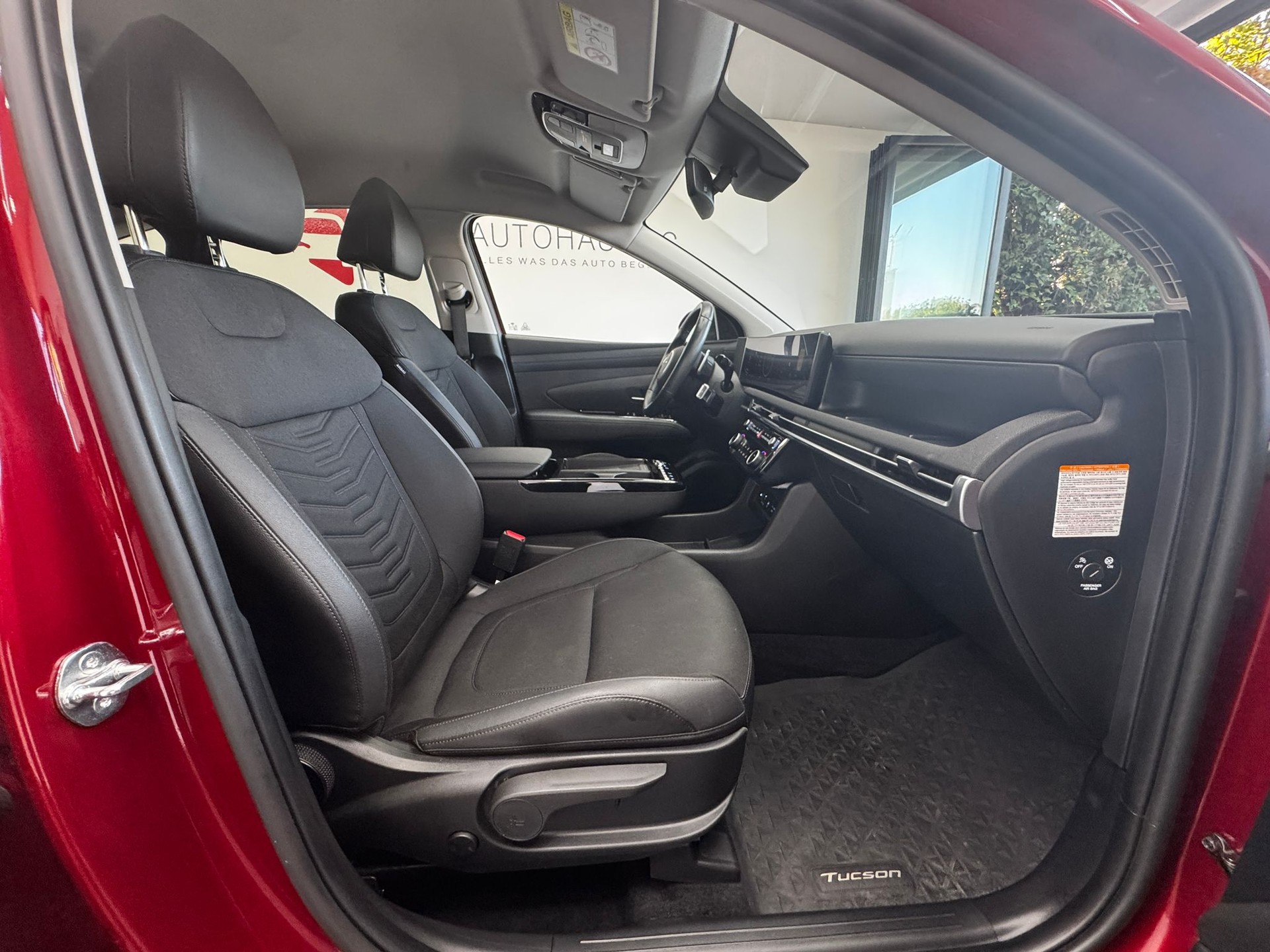 HYUNDAI Tucson 1.6 TGDI HEV Amplia 4WD | CH-Fahrzeug | 5 Jahre Werksgarantie | 8-fach Kompletträder |-image-17