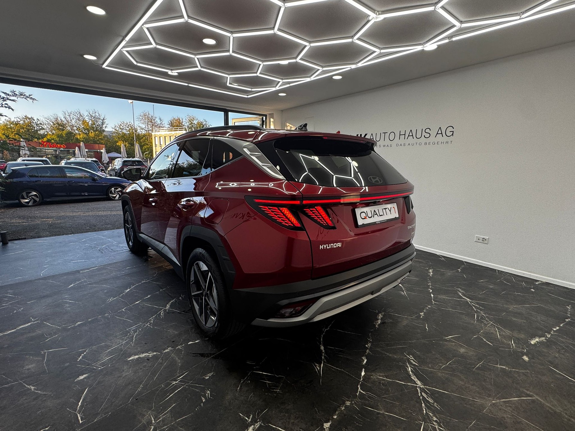 HYUNDAI Tucson 1.6 TGDI HEV Amplia 4WD | CH-Fahrzeug | 5 Jahre Werksgarantie | 8-fach Kompletträder |-image-7