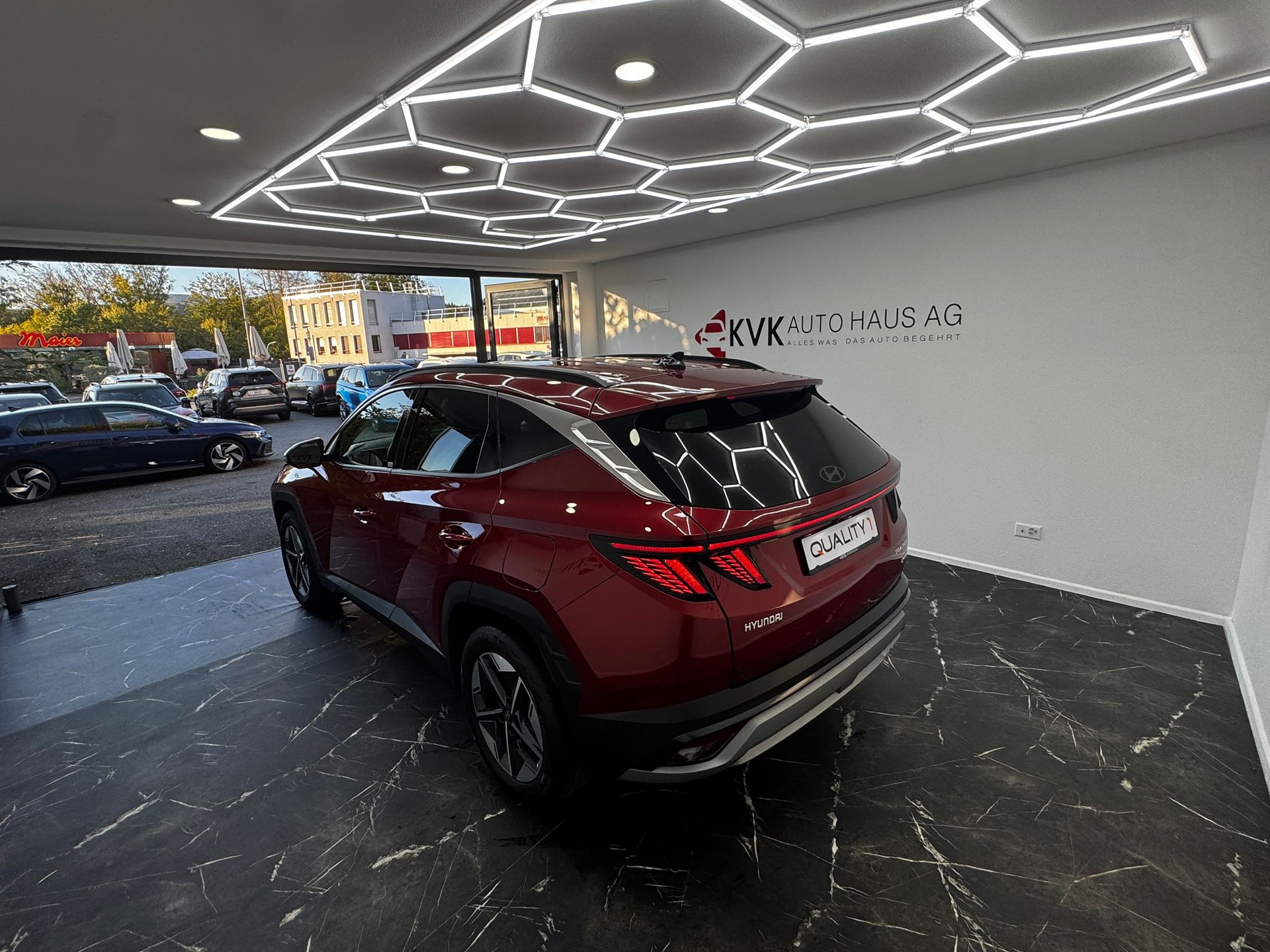 HYUNDAI Tucson 1.6 TGDI HEV Amplia 4WD | CH-Fahrzeug | 5 Jahre Werksgarantie | 8-fach Kompletträder |-image-8