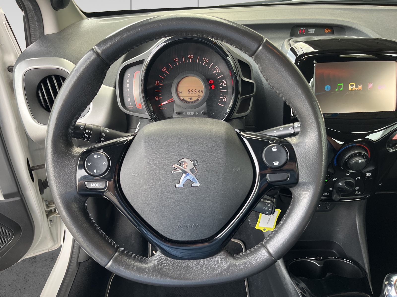 PEUGEOT 108 1.2 VTi Allure-image-6