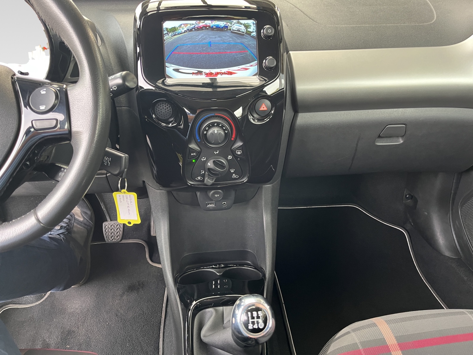 PEUGEOT 108 1.2 VTi Allure-image-8