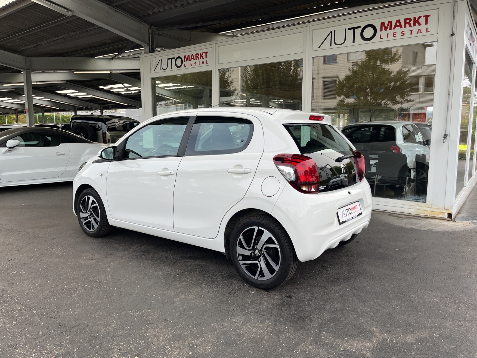 PEUGEOT 108 1.2 VTi Allure-showroom-element-2