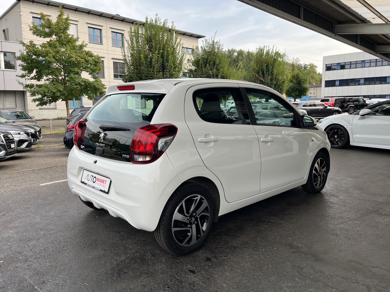 PEUGEOT 108 1.2 VTi Allure-image-10