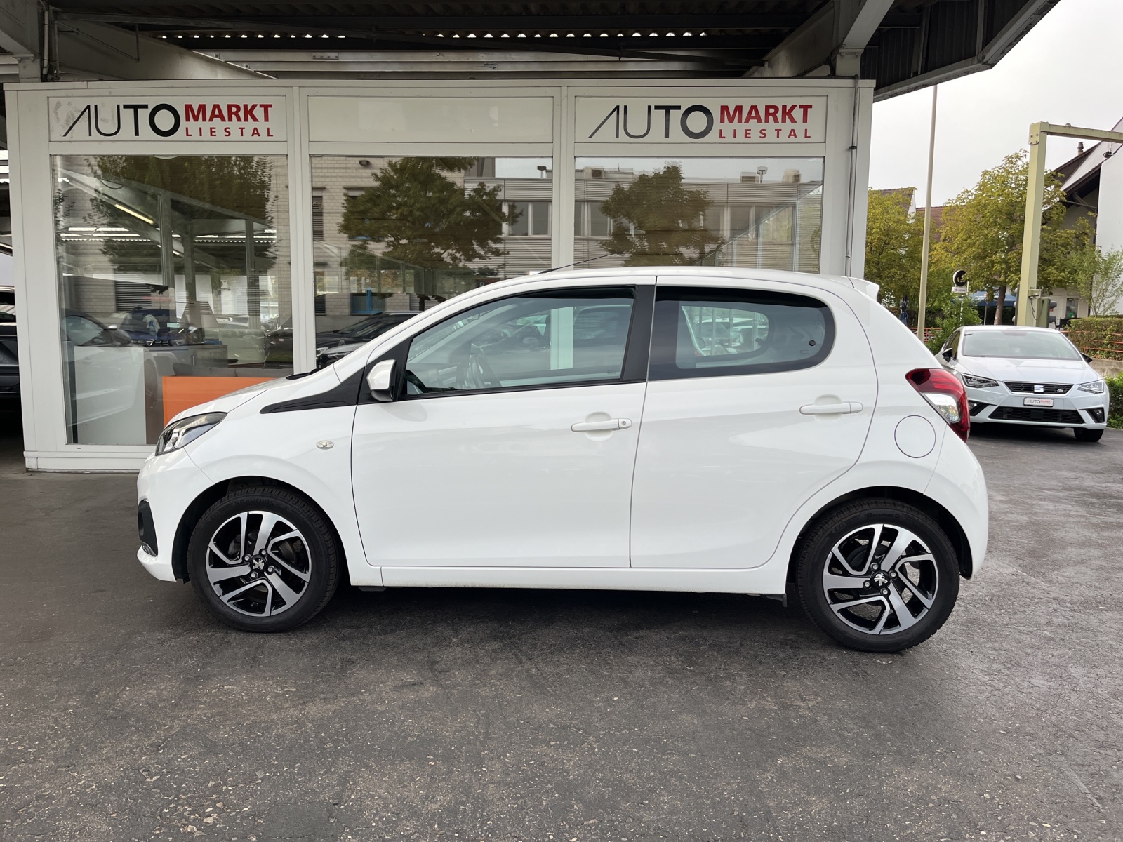 PEUGEOT 108 1.2 VTi Allure-showroom-element-1