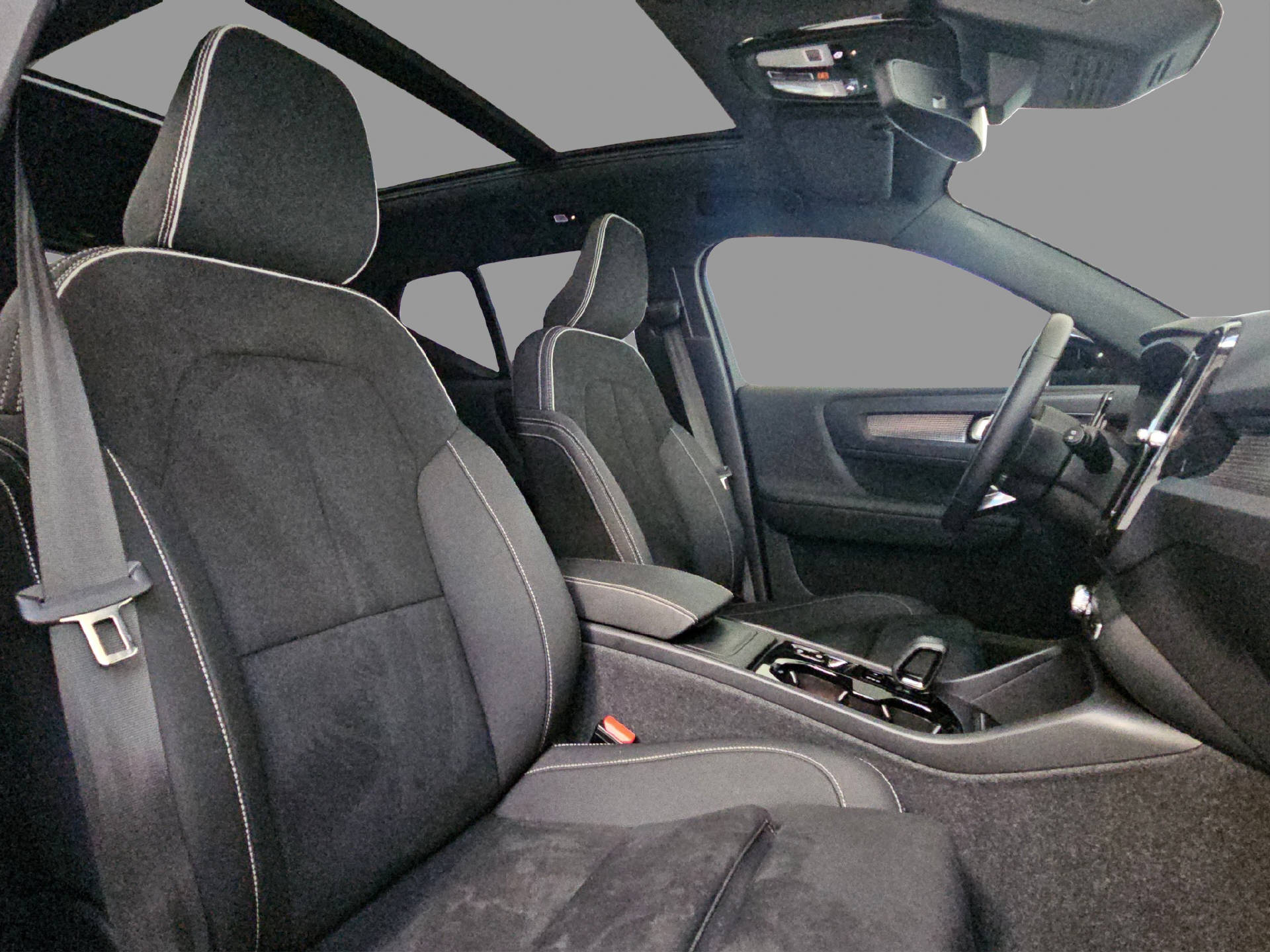 VOLVO XC40 2.0 B3 MH Plus Dark-image-12
