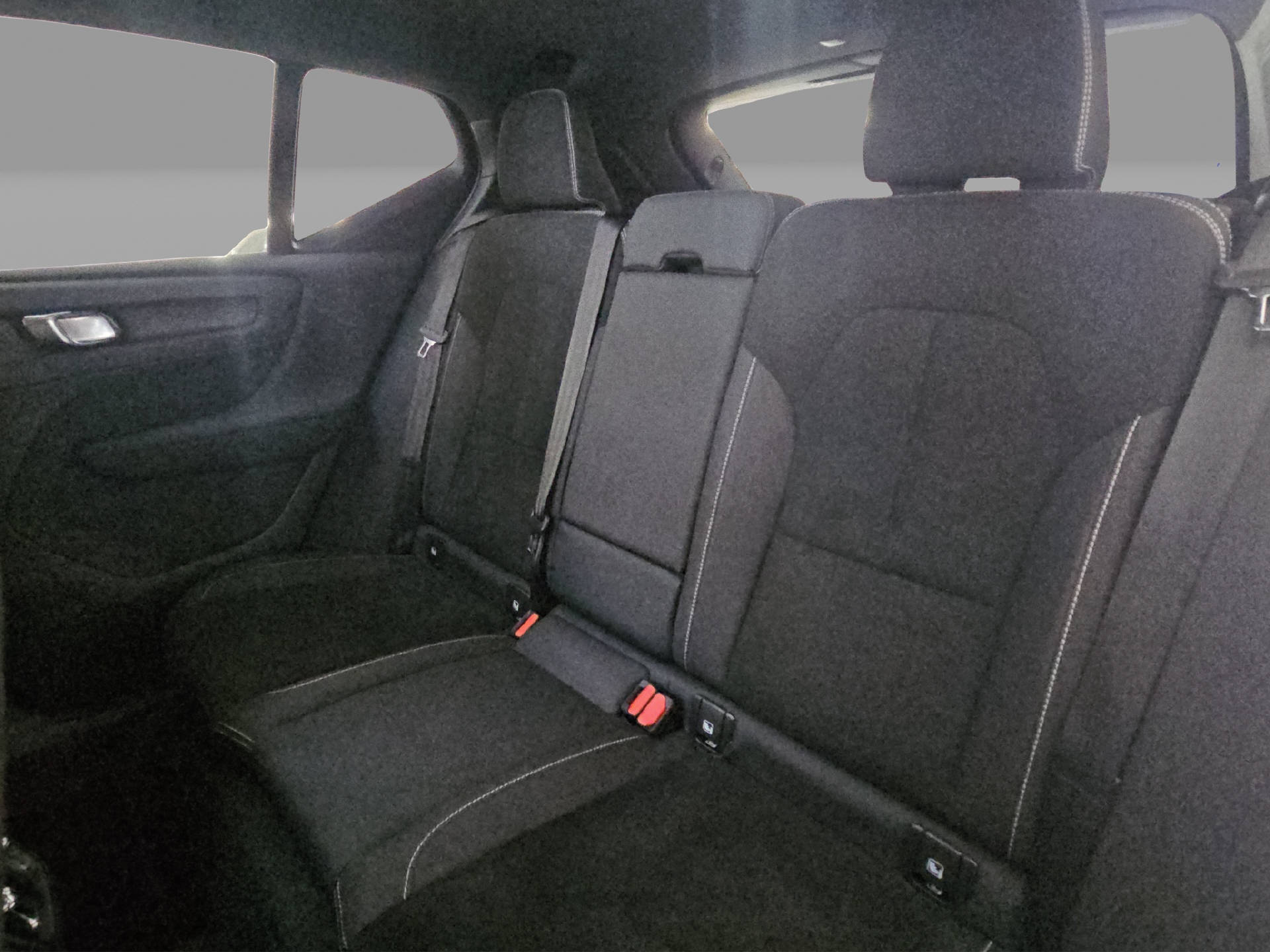 VOLVO XC40 2.0 B3 MH Plus Dark-image-14
