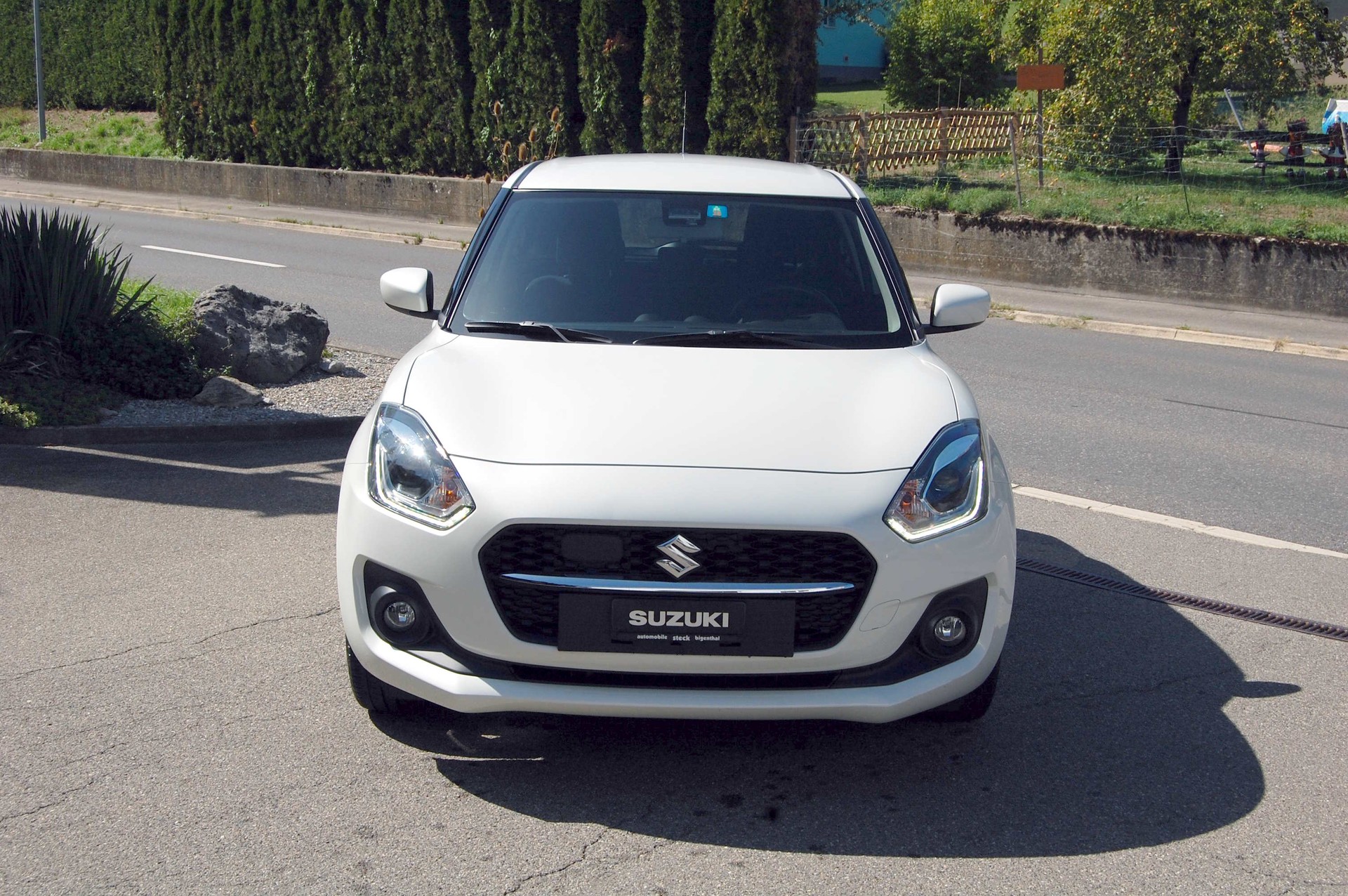 SUZUKI Swift 1.2 Compact + 4x4 Hybrid-showroom-element-1
