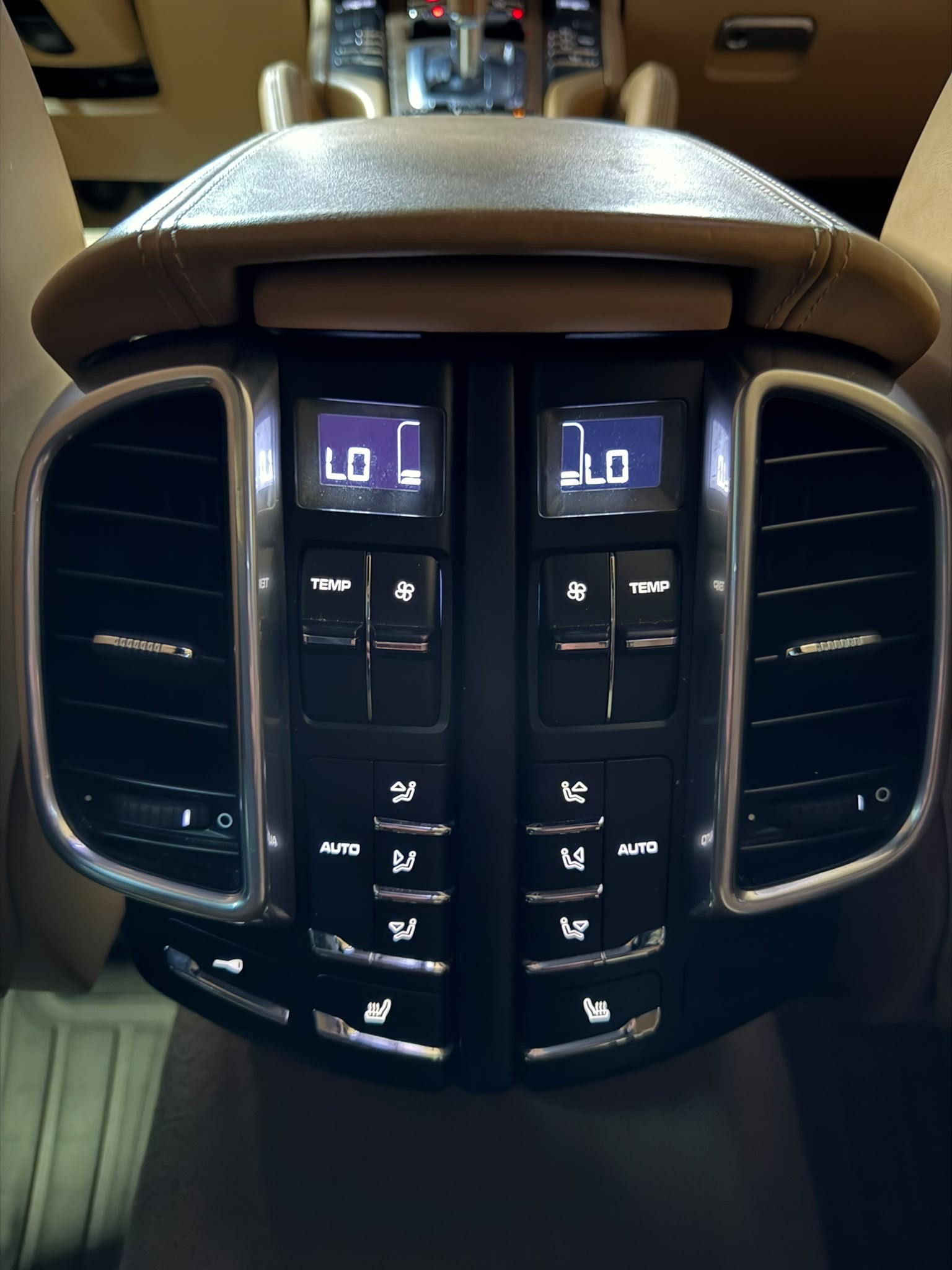 PORSCHE Cayenne Turbo-image-19