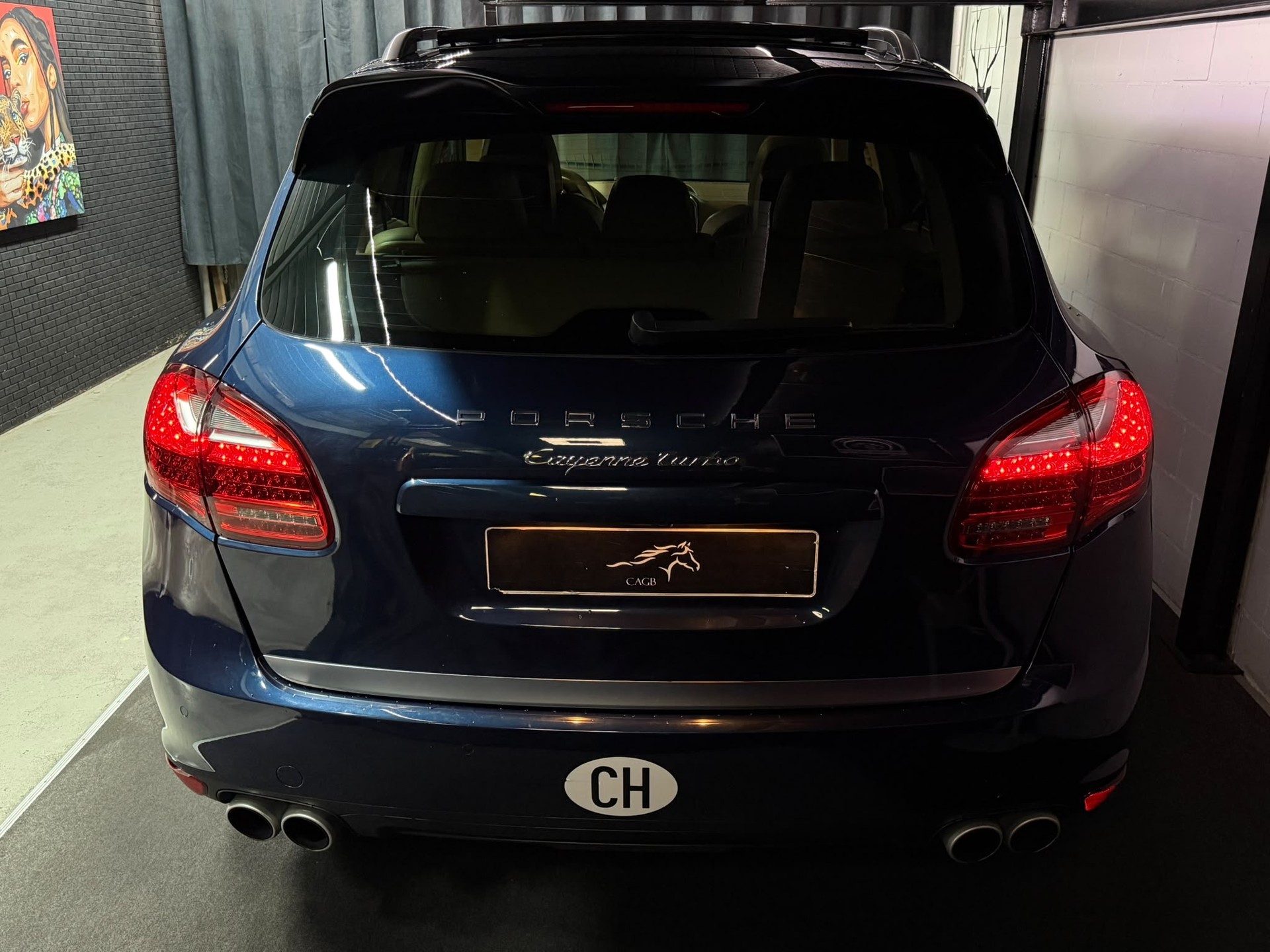 PORSCHE Cayenne Turbo-showroom-element-3