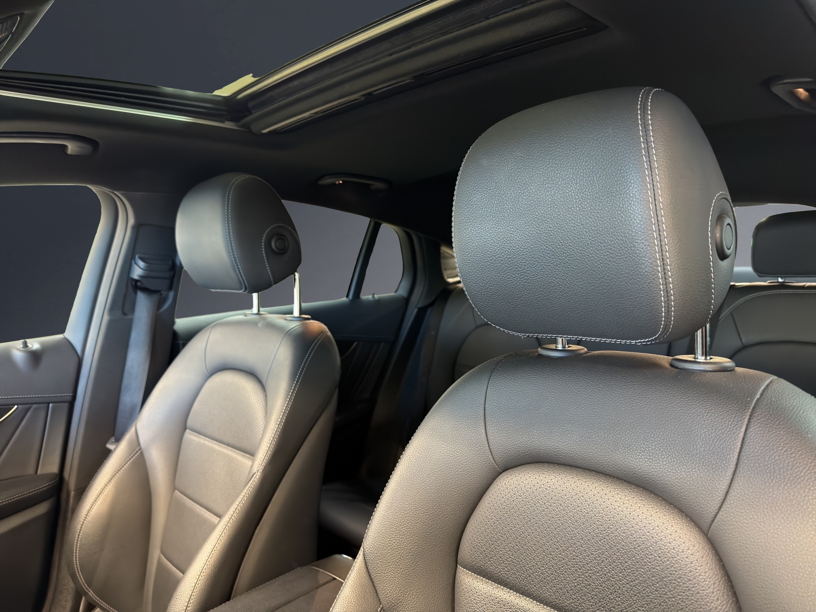 MERCEDES-BENZ GLC Coupé 250 AMG 4Mat-image-7