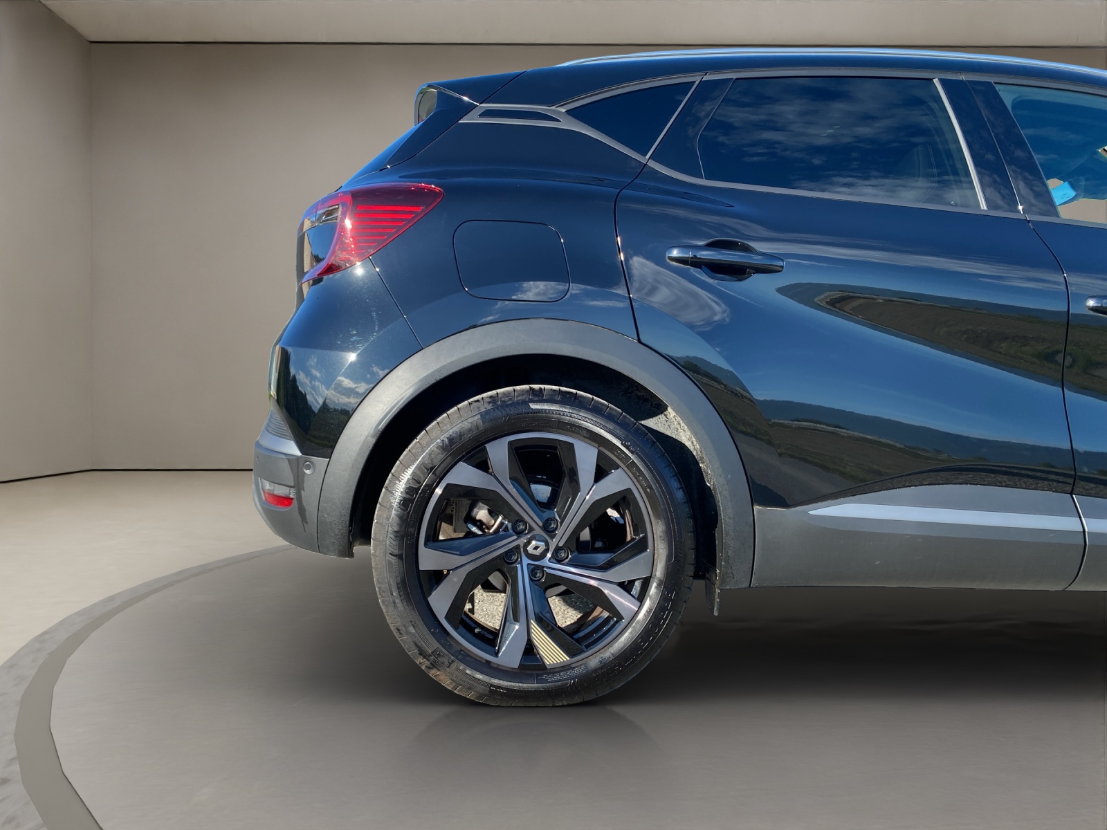 RENAULT Captur 1.3 TCe Techno-image-15