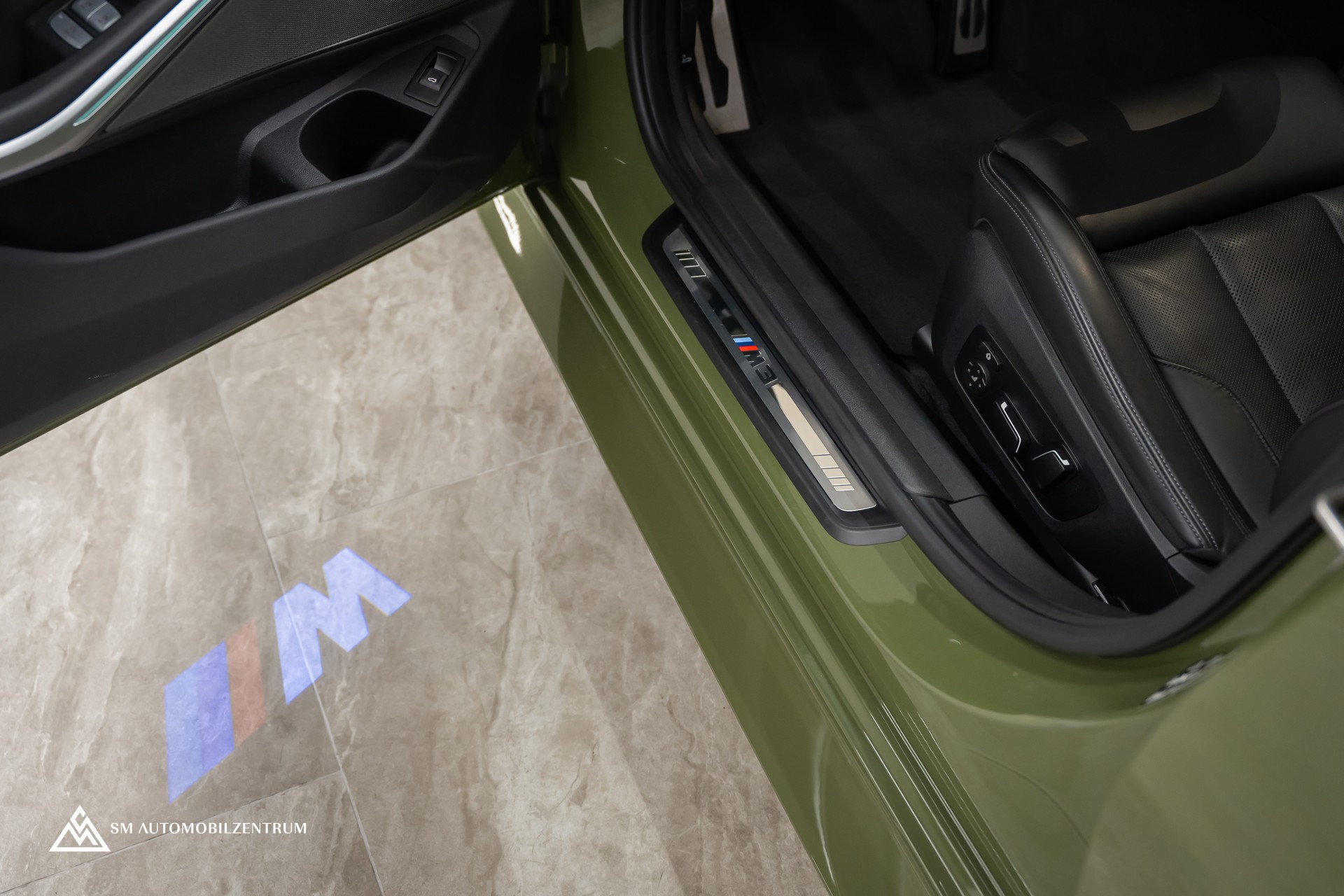 BMW M3 Competition xDrive Touring / Urban Green II / Carbon Exterieur & Interieur / Werksgarantie / 360°-image-29