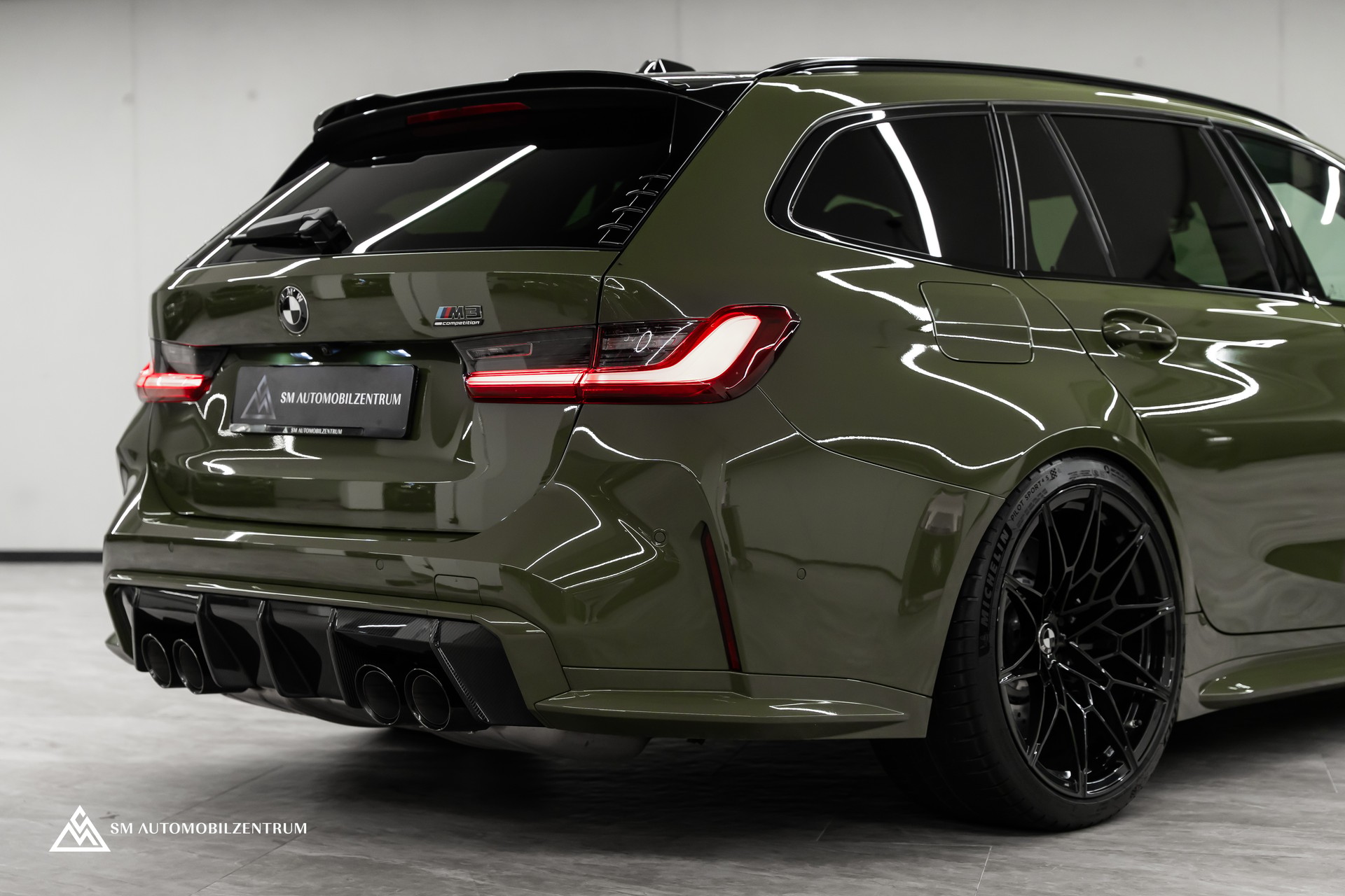 BMW M3 Competition xDrive Touring / Urban Green II / Carbon Exterieur & Interieur / Werksgarantie / 360°-image-11