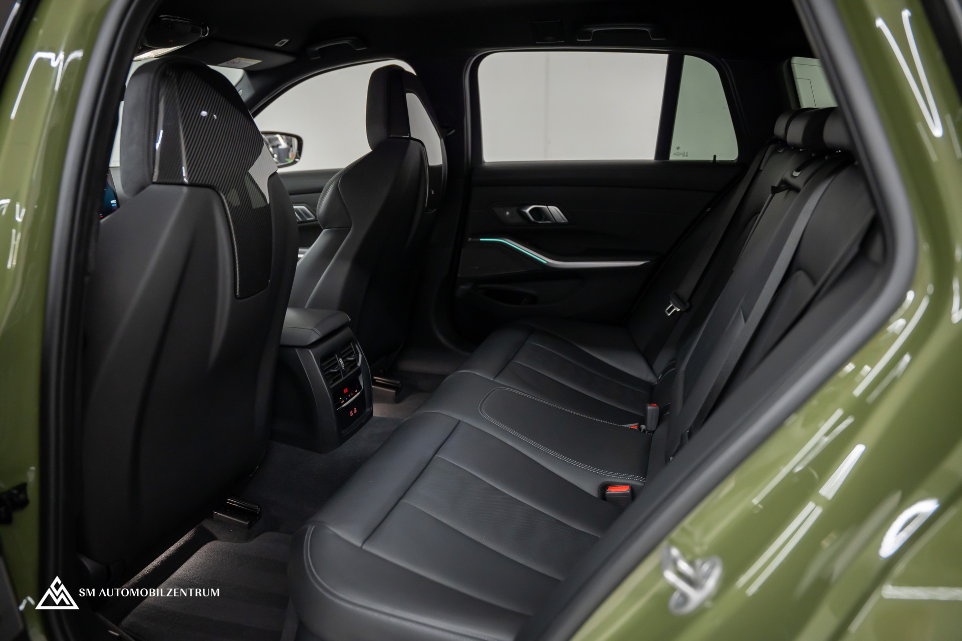 BMW M3 Competition xDrive Touring / Urban Green II / Carbon Exterieur & Interieur / Werksgarantie / 360°-image-25