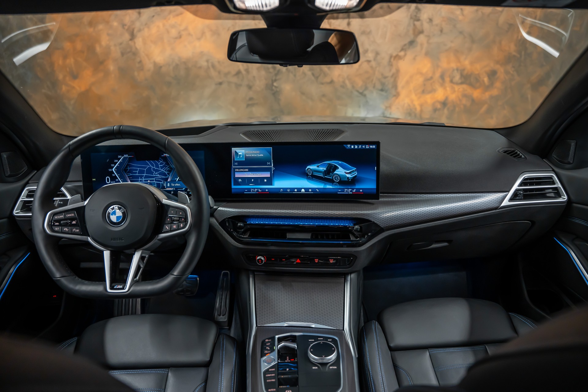 BMW 330i xDrive Steptronic M Sport Pro *Laser*Head-Up*Leder*360°*-image-13