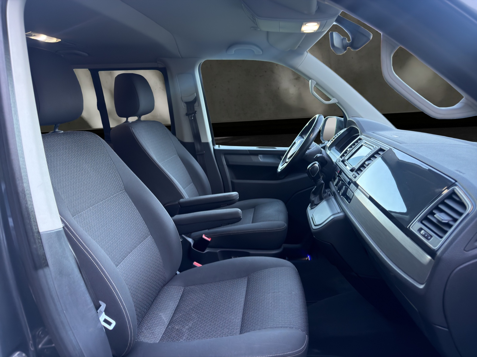 VW T6 Multivan 2.0 TDI Comfortline DSG-image-12