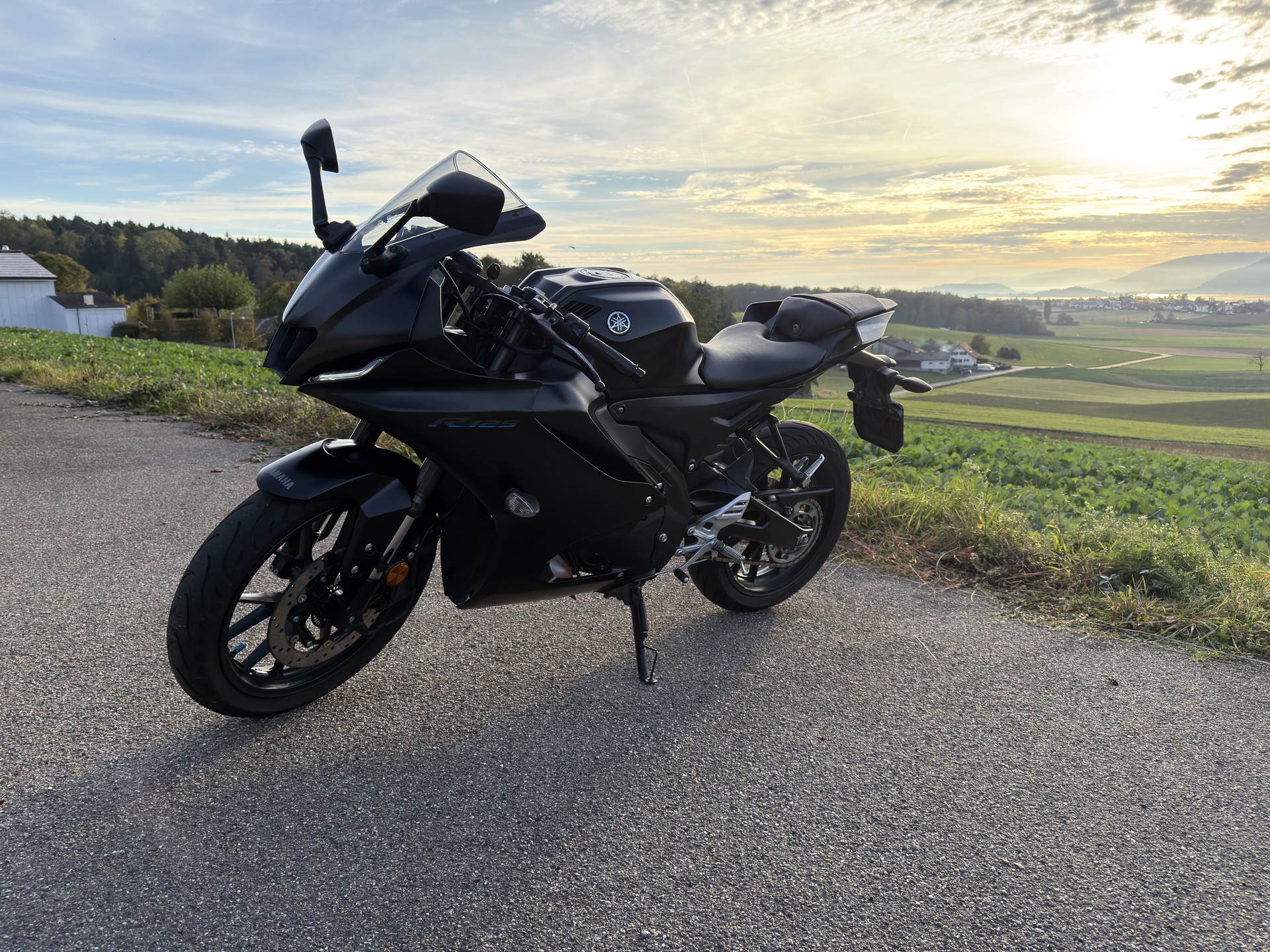 YAMAHA YZF-R 125 ABS-image-1