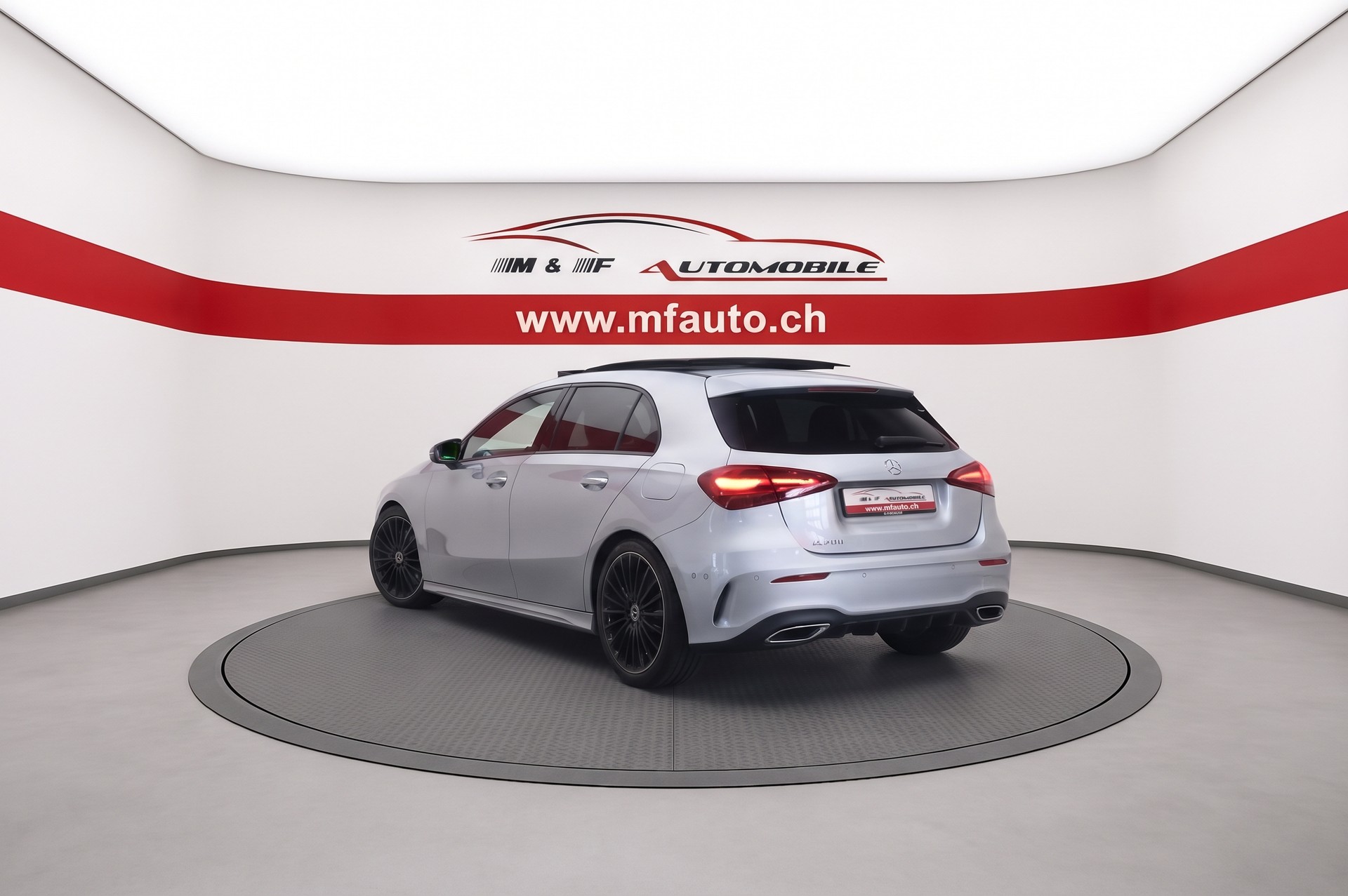 MERCEDES-BENZ A 200 AMG Line-showroom-element-3