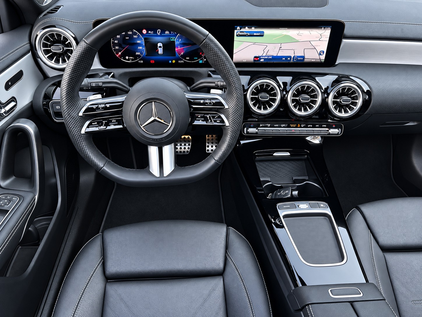MERCEDES-BENZ A 200 AMG Line-image-11