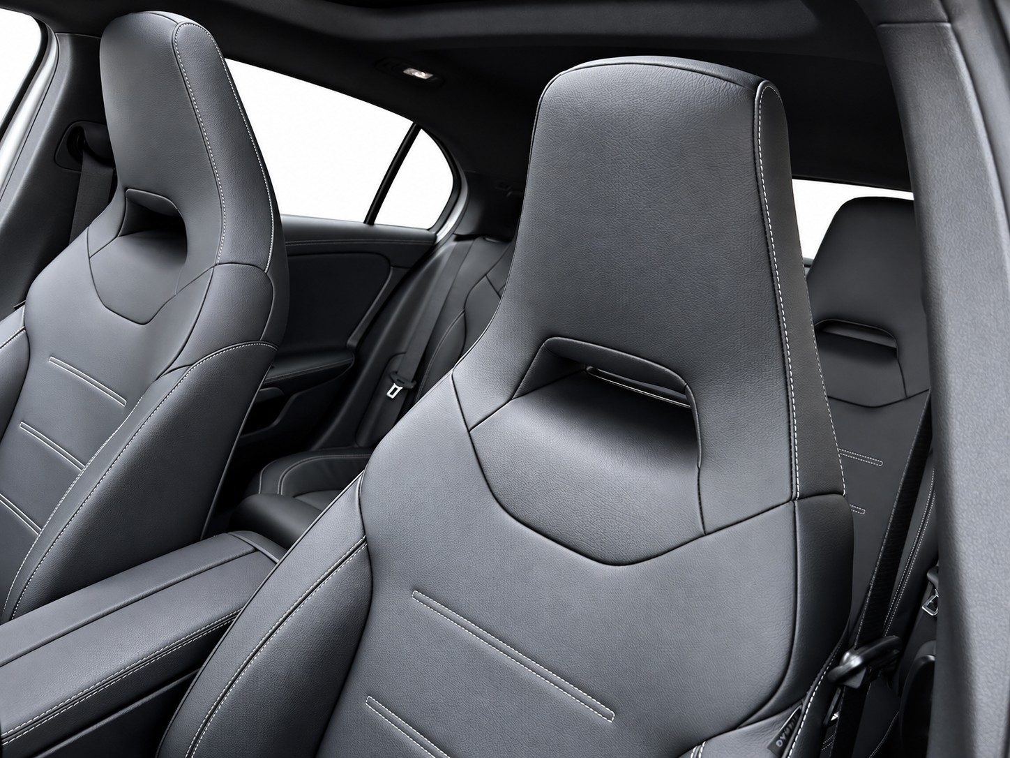 MERCEDES-BENZ A 200 AMG Line-image-13