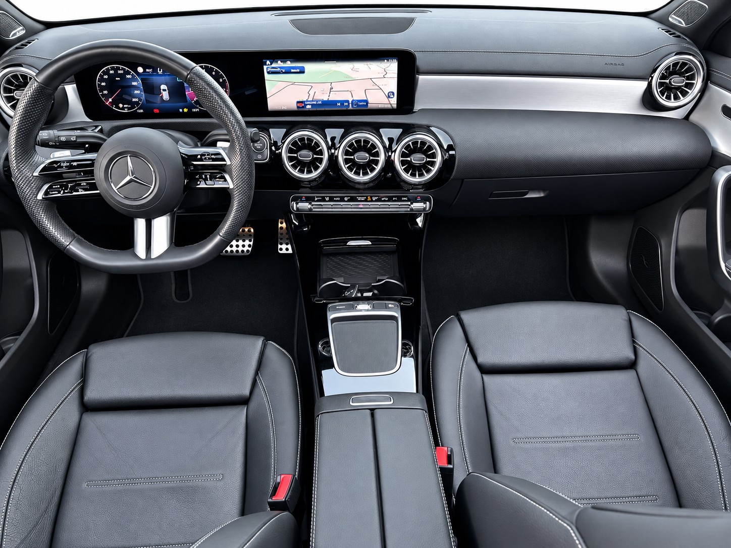 MERCEDES-BENZ A 200 AMG Line-image-9