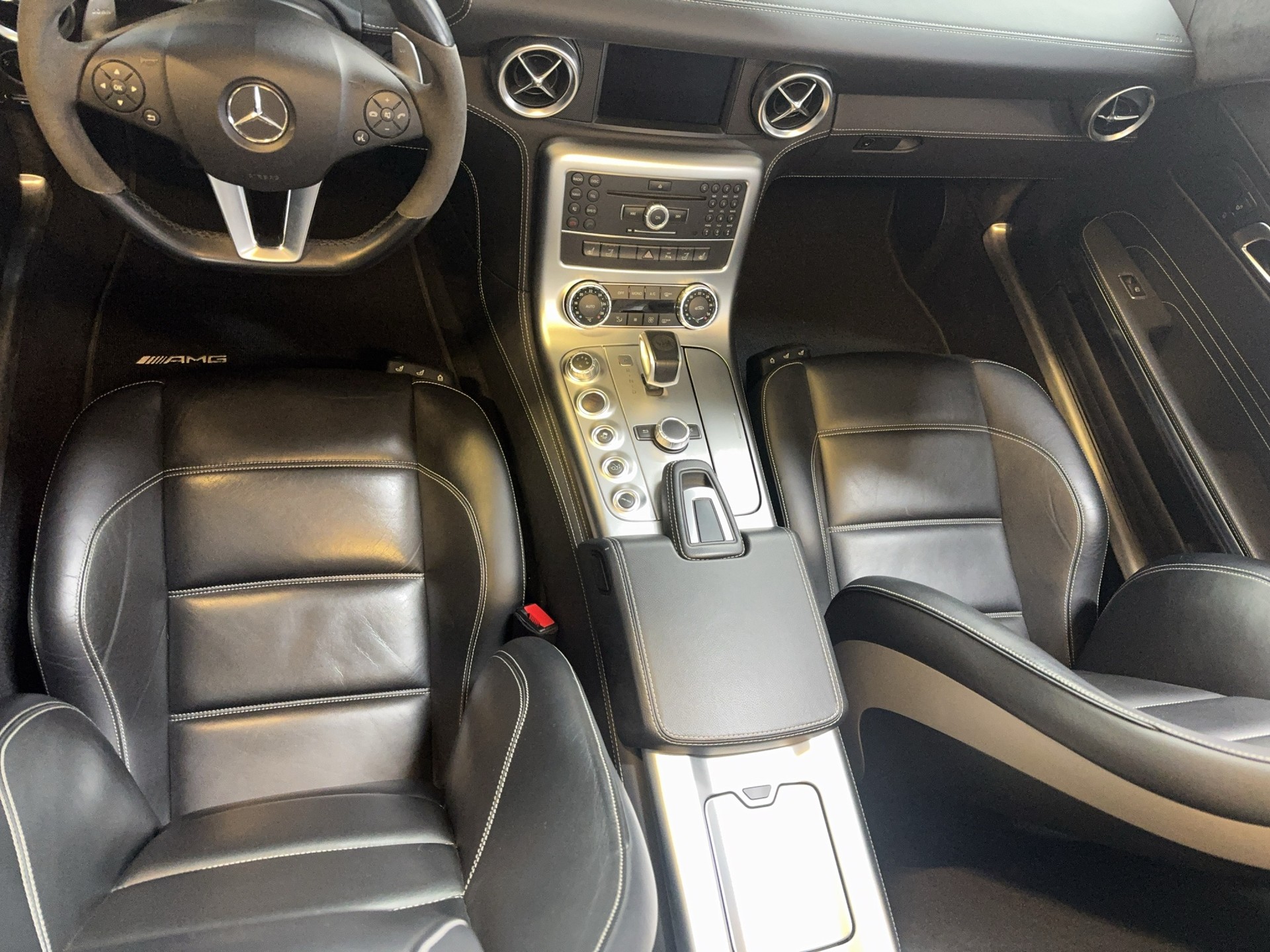 MERCEDES-BENZ SLS 63 AMG Speedshift / CH-Auslieferung-image-4