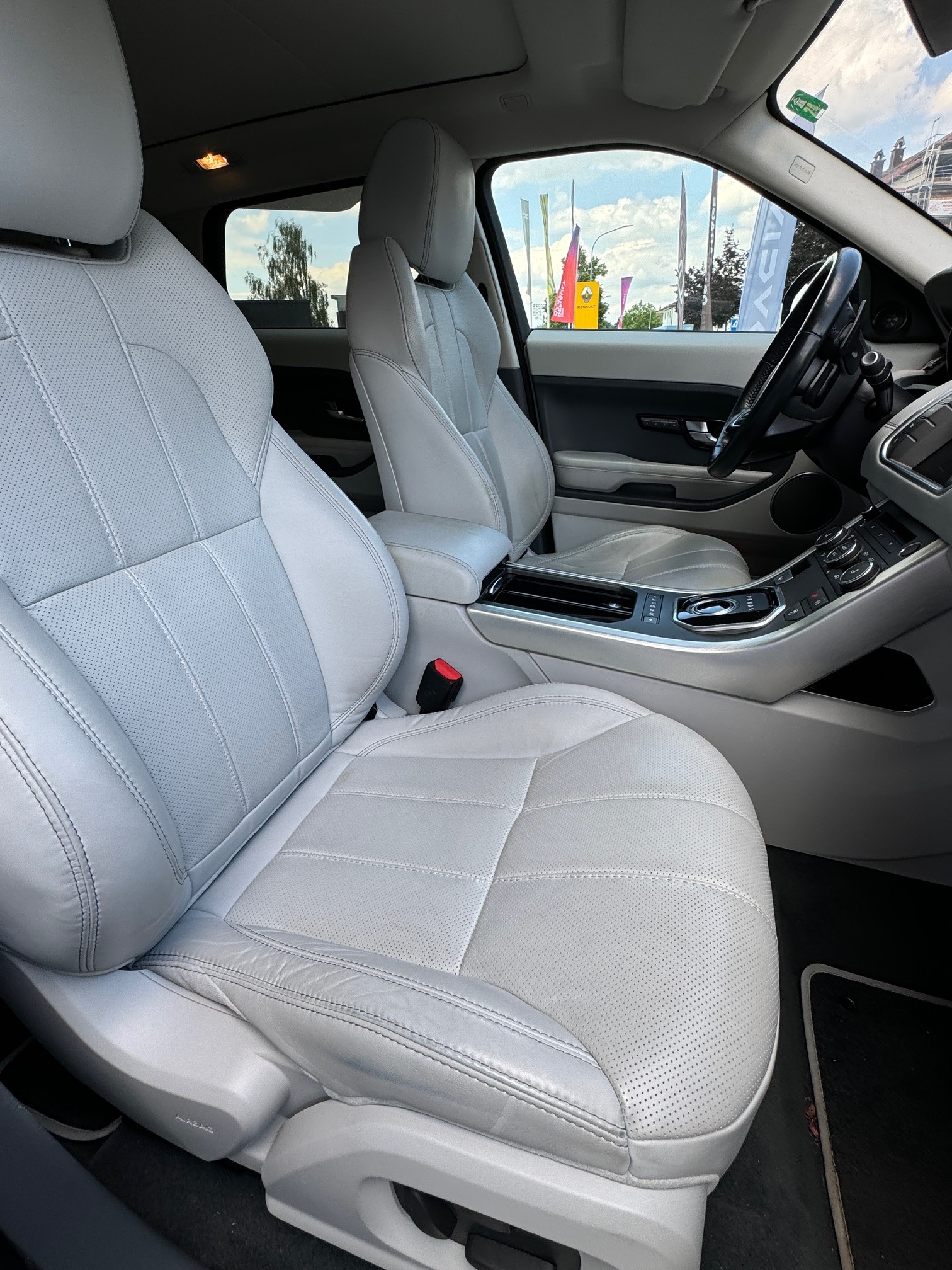 LAND ROVER Range Rover Evoque 2.2 SD4 Prestige AT9-image-6