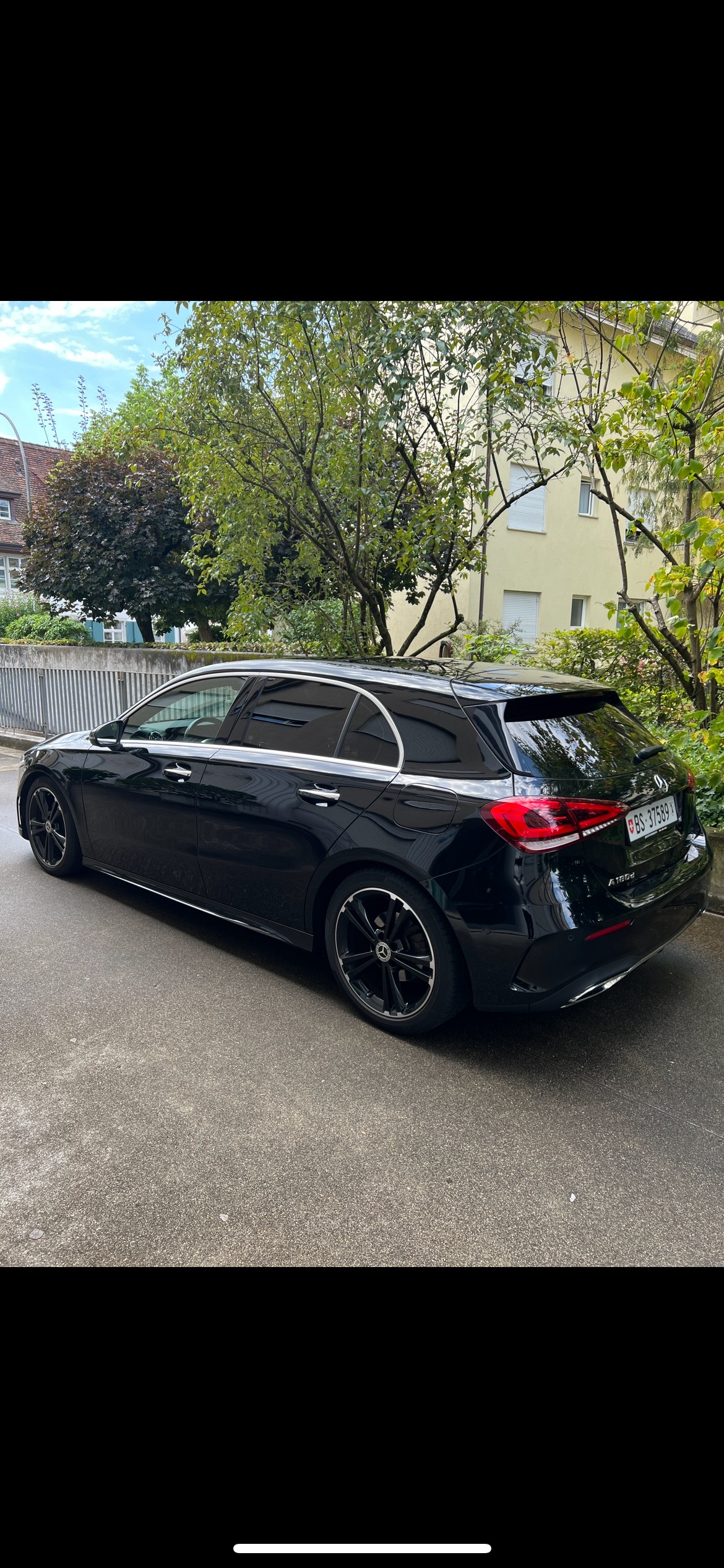 MERCEDES-BENZ A 180 d AMG Line-image-2