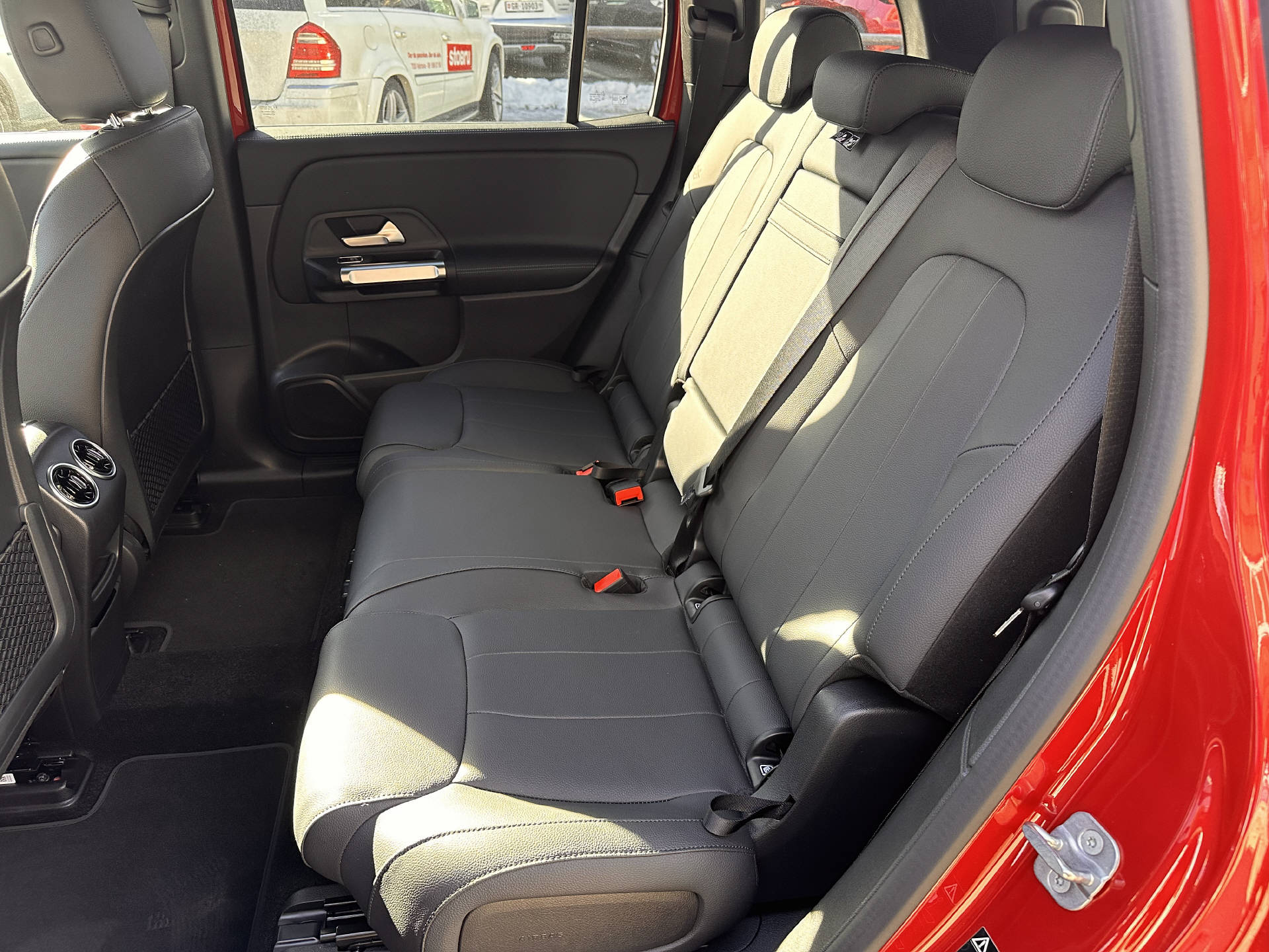 MERCEDES-BENZ EQB 350 Swiss Star Progressive 4matic-image-10