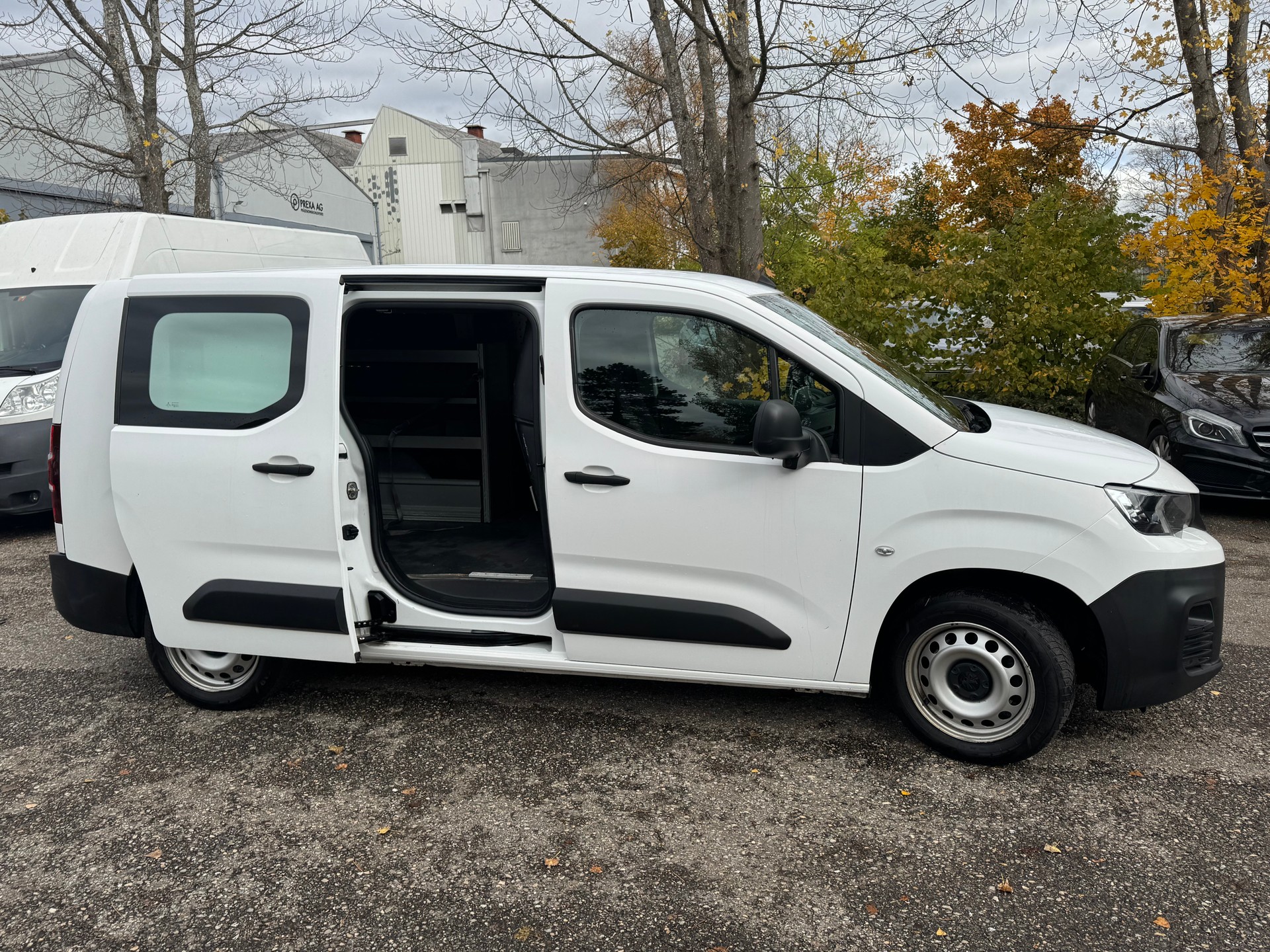 PEUGEOT Partner 1.6 Blue HDi s/s Asphalt Long 1000kg-image-9