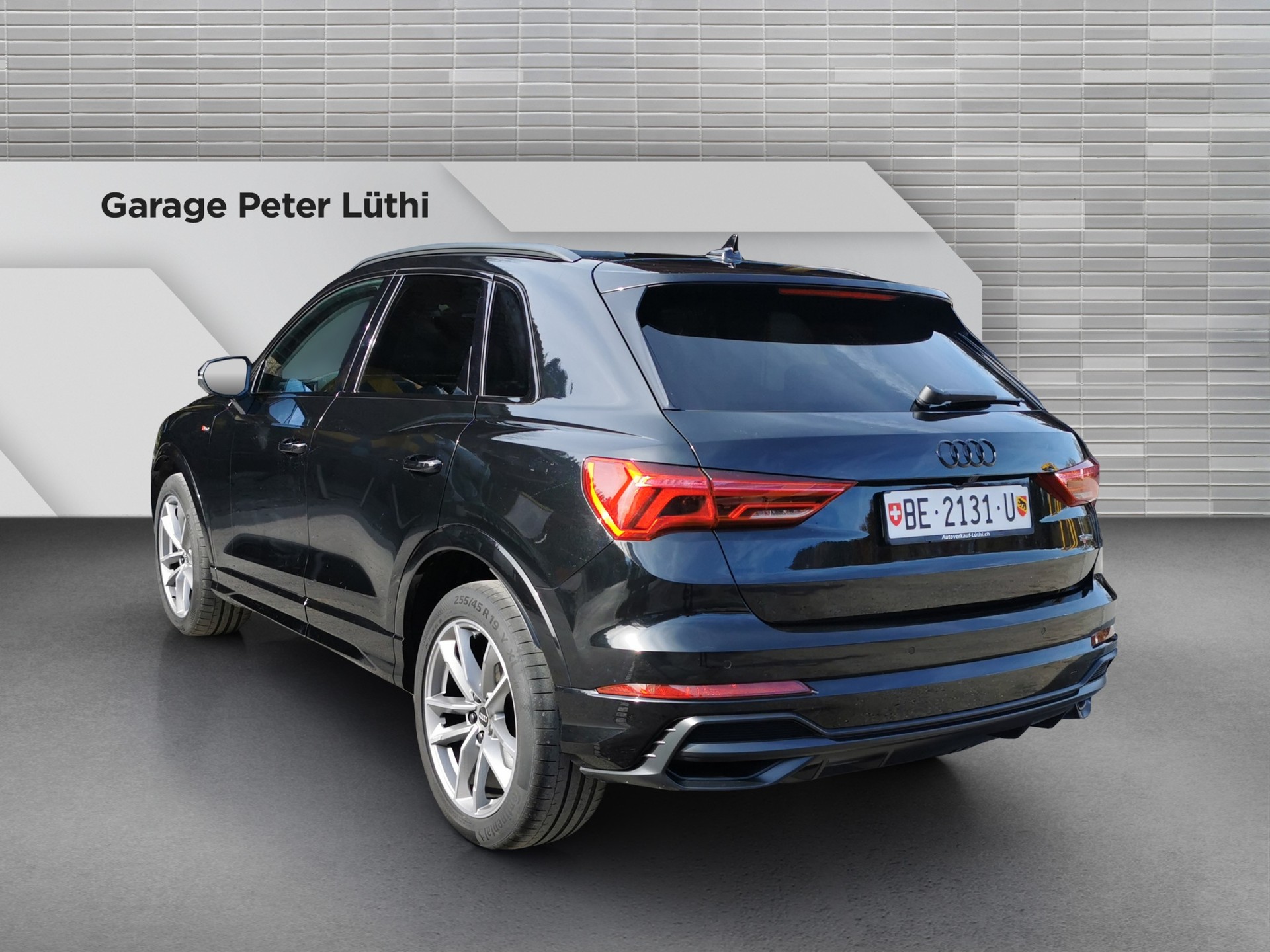 AUDI Q3 35 TDI S line quattro S-tronic-image-1