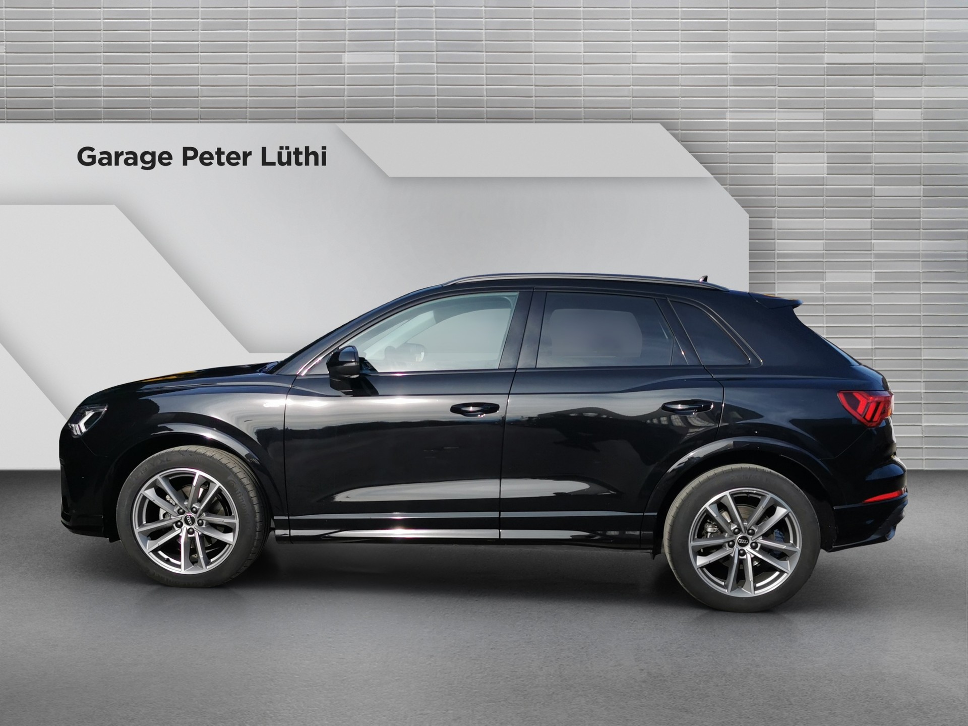 AUDI Q3 35 TDI S line quattro S-tronic-image-4