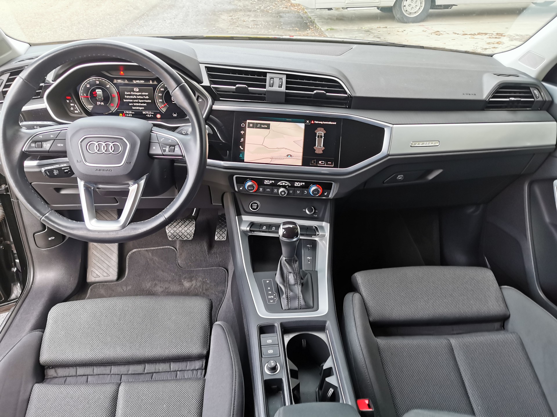 AUDI Q3 35 TDI S line quattro S-tronic-image-6