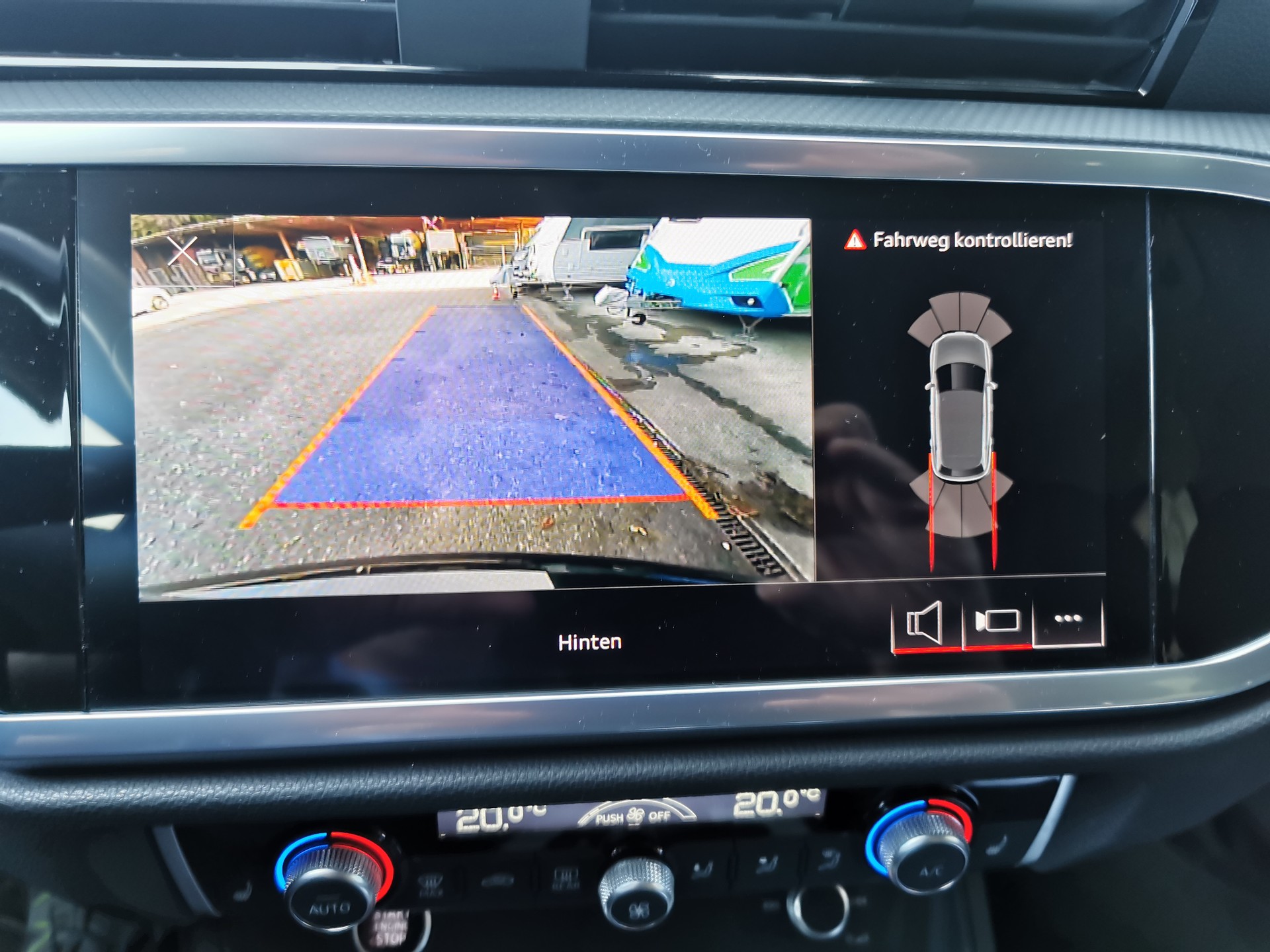 AUDI Q3 35 TDI S line quattro S-tronic-image-11