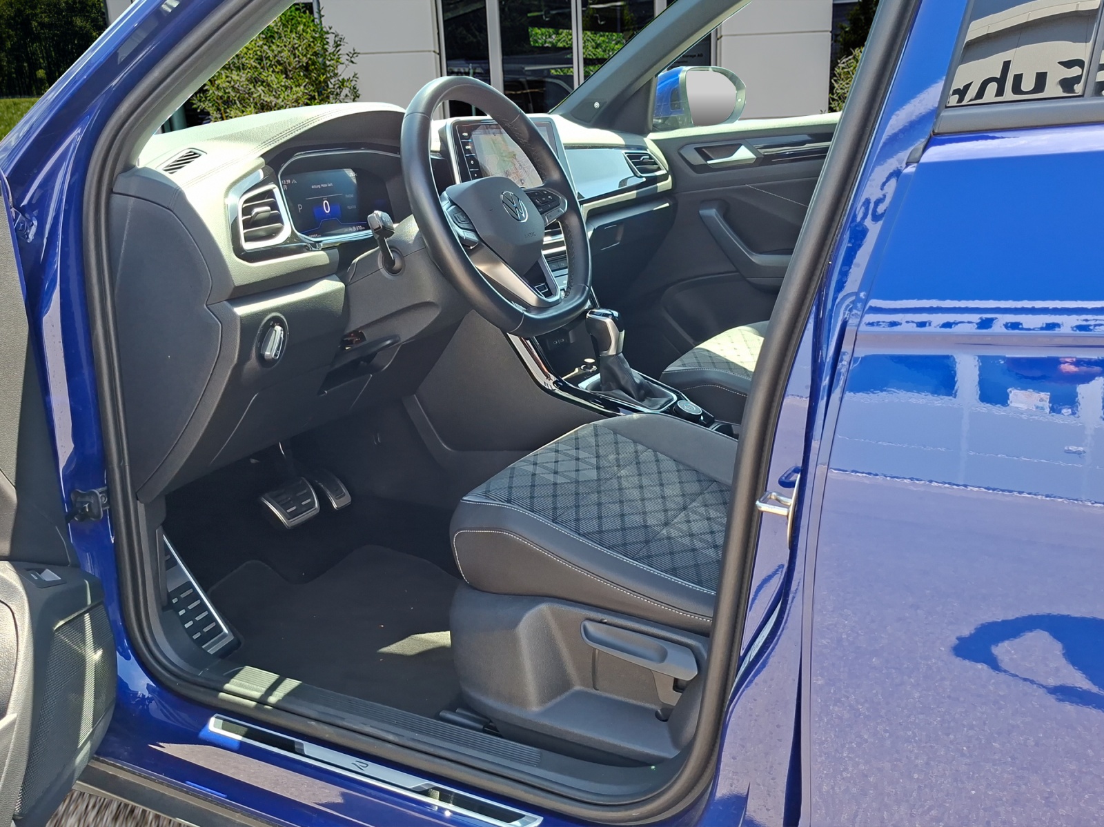 VW T-Roc 2.0 TSI R-Line DSG 4Motion-image-9