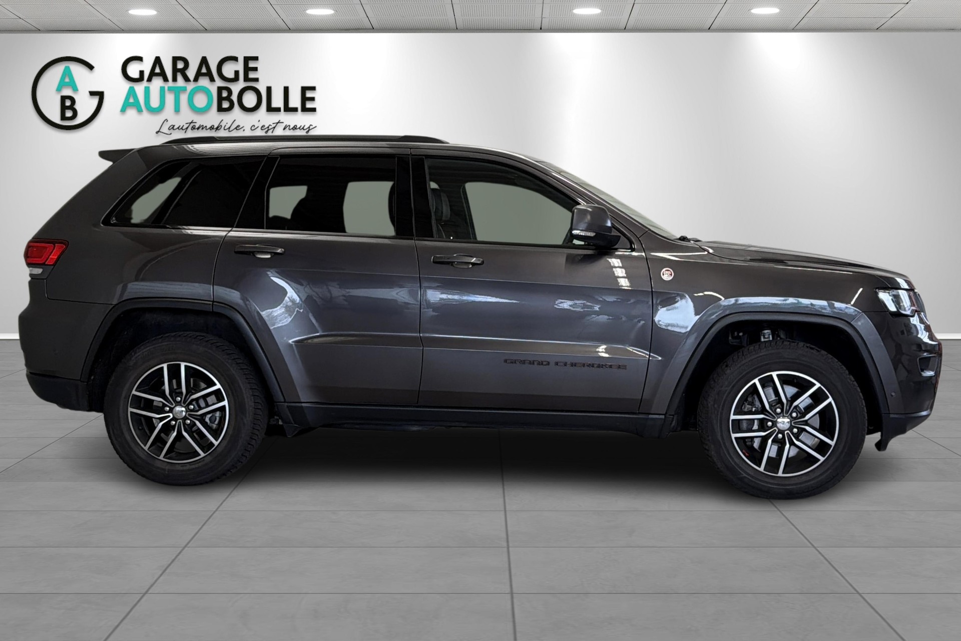 JEEP Grand Cherokee 3.0 CRD Trailhawk Automatic-showroom-element-2