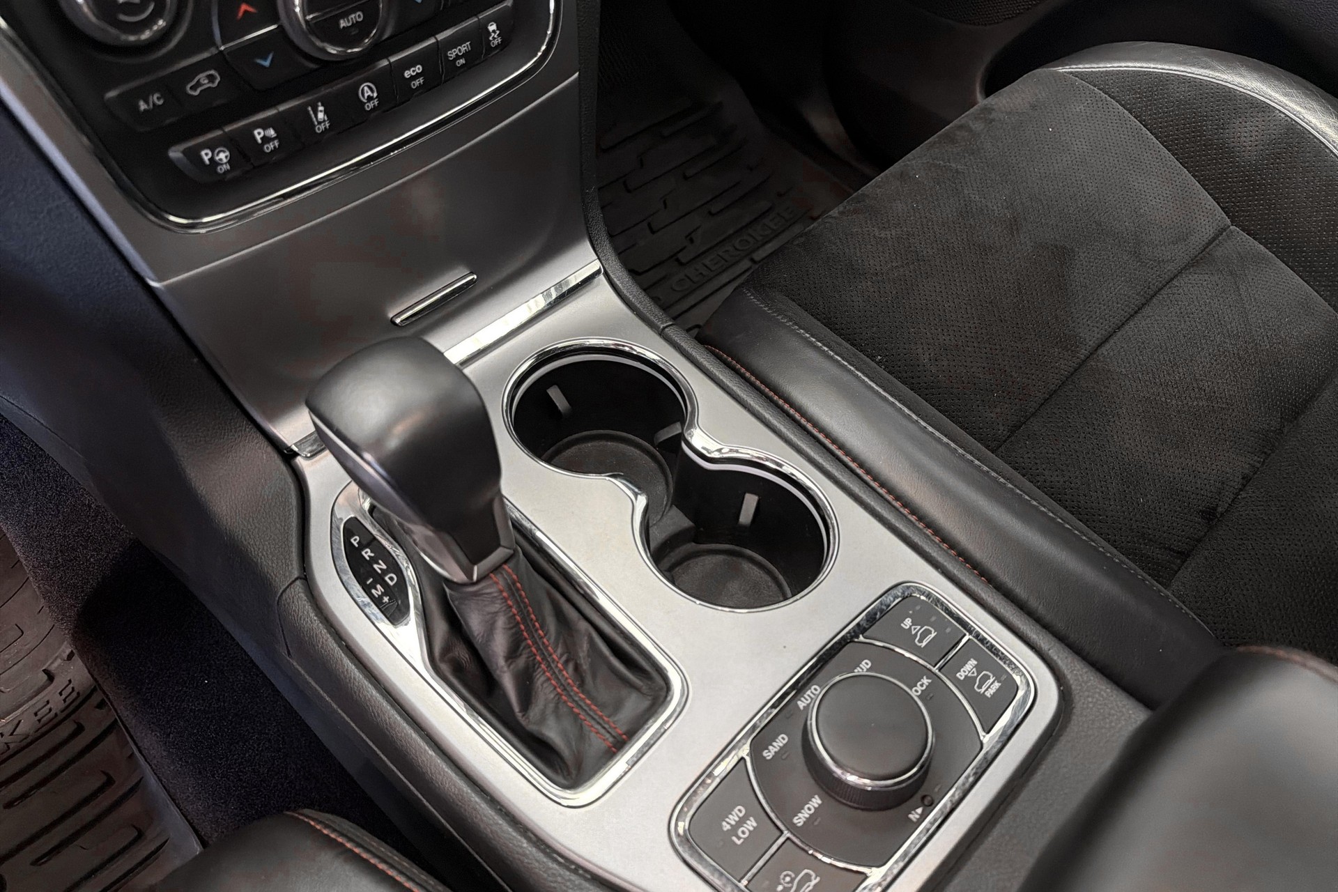 JEEP Grand Cherokee 3.0 CRD Trailhawk Automatic-image-13