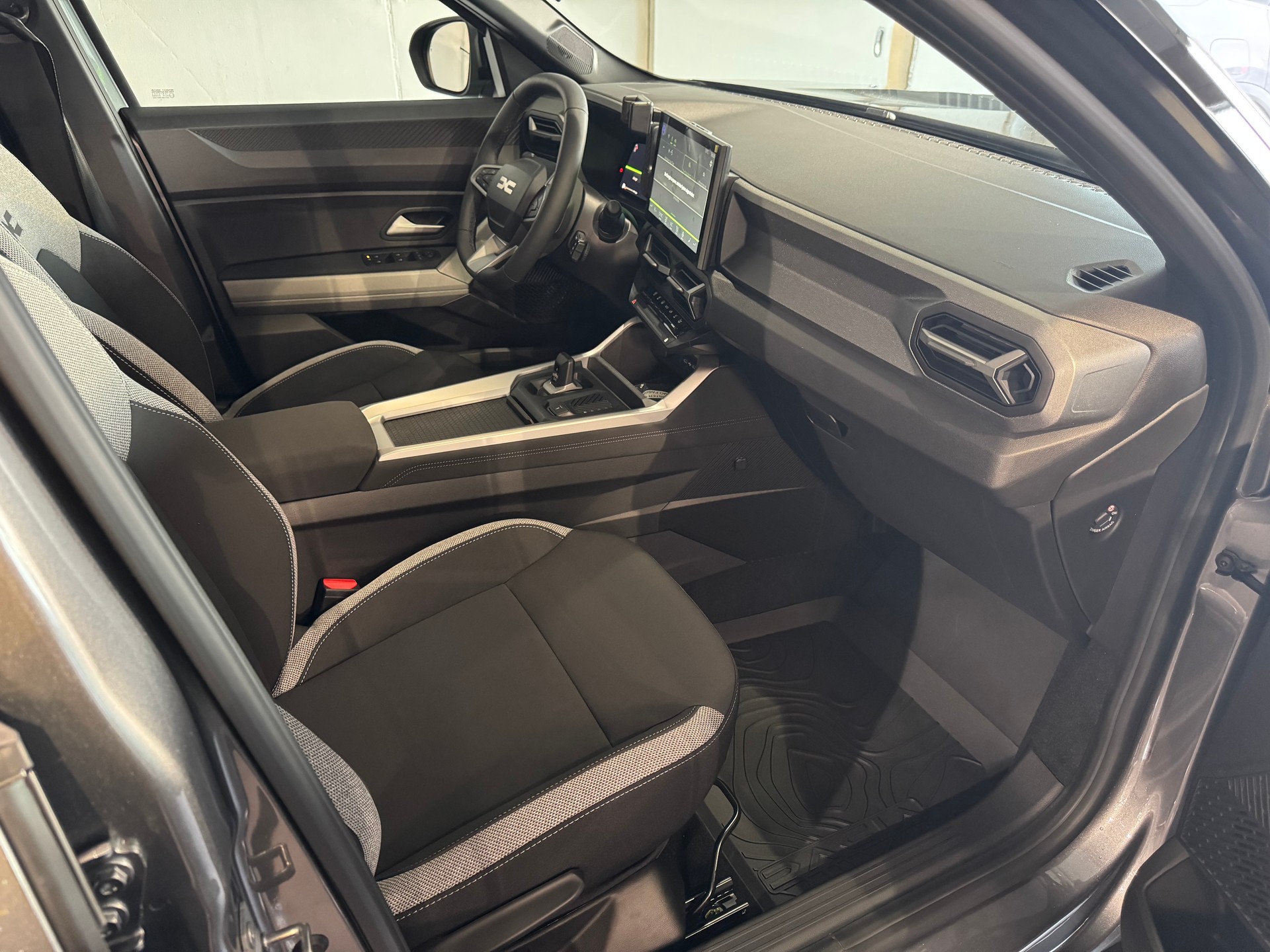 DACIA BIGSTER journey hybrid 155-image-14