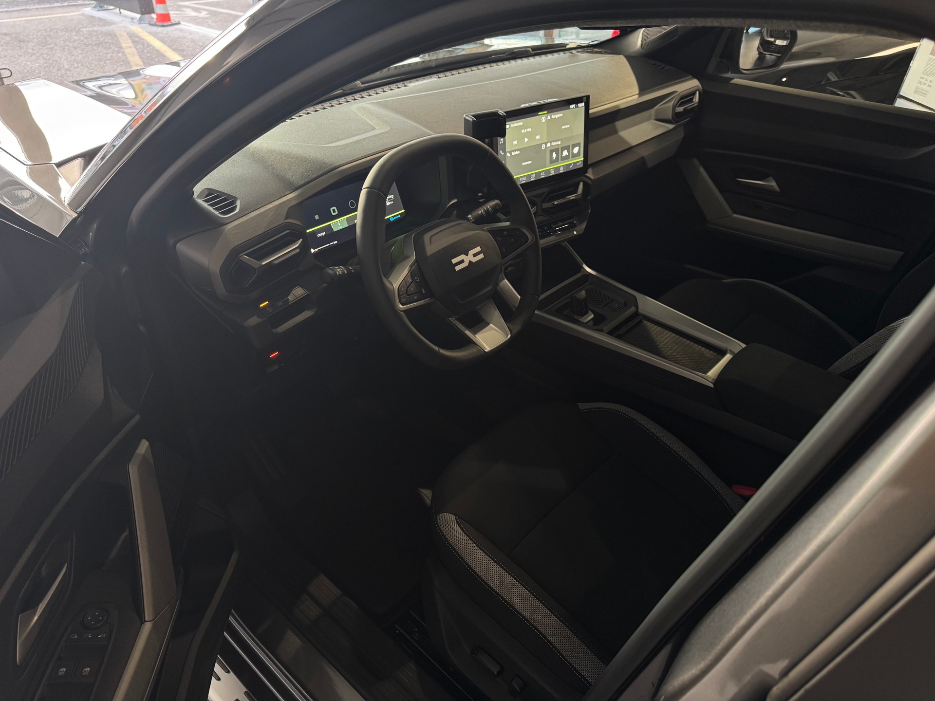 DACIA BIGSTER journey hybrid 155-image-6