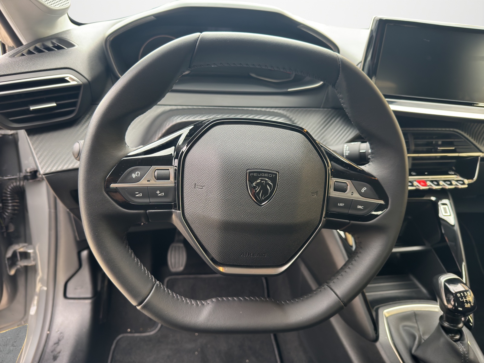 PEUGEOT 208 1.2 PureTech Active-image-9