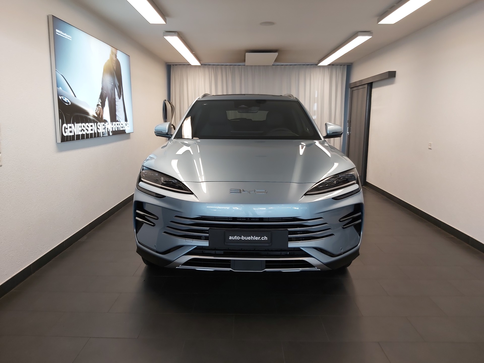 BYD Seal U DM-i Design-showroom-element-1