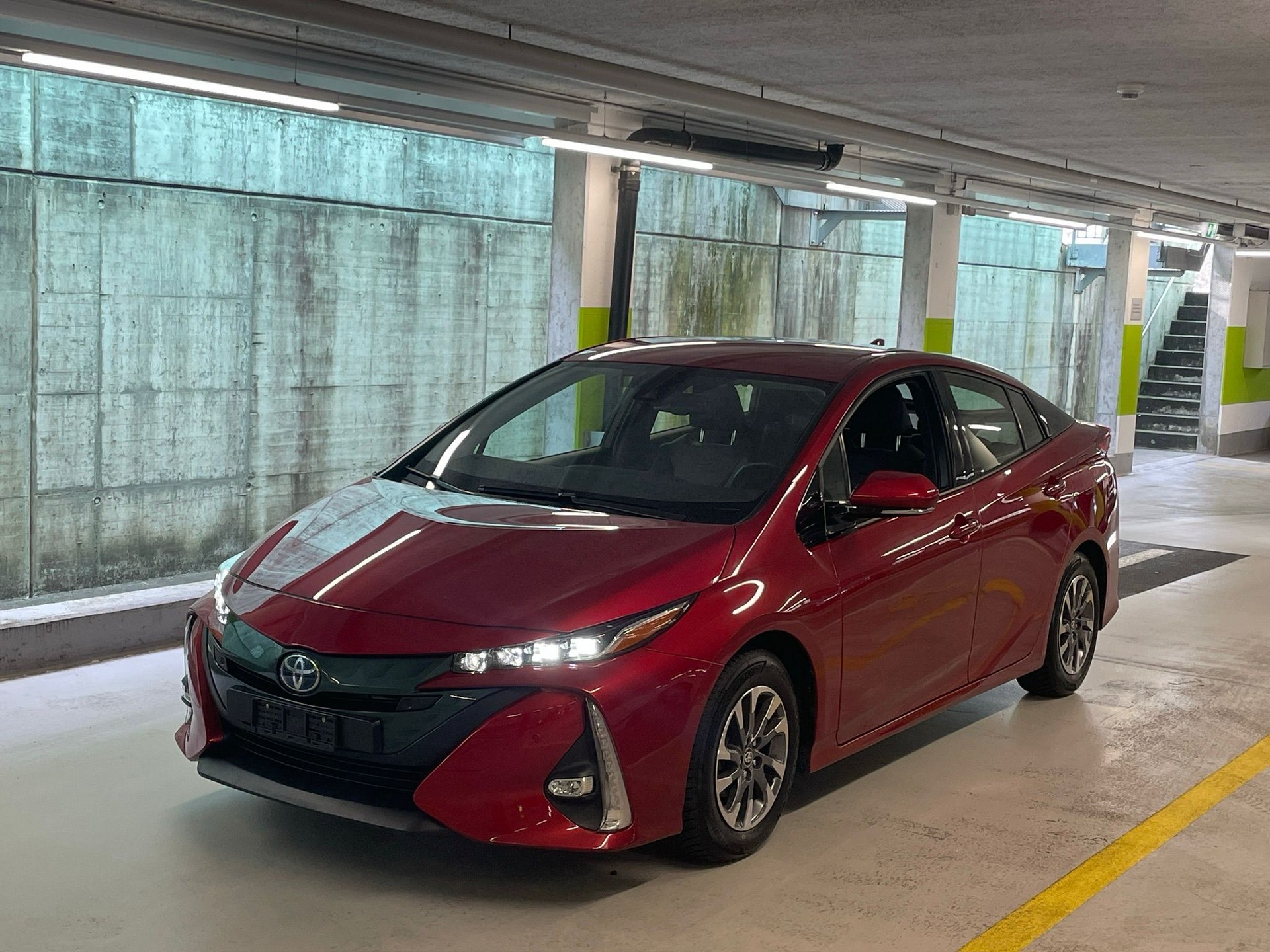 TOYOTA Prius 1.8 VVT-i Plug-in Hybrid Premium-showroom-element-1