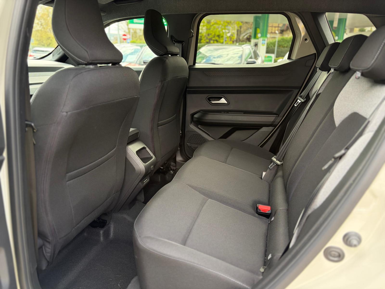 DACIA Duster HEV 155 Journey-image-10